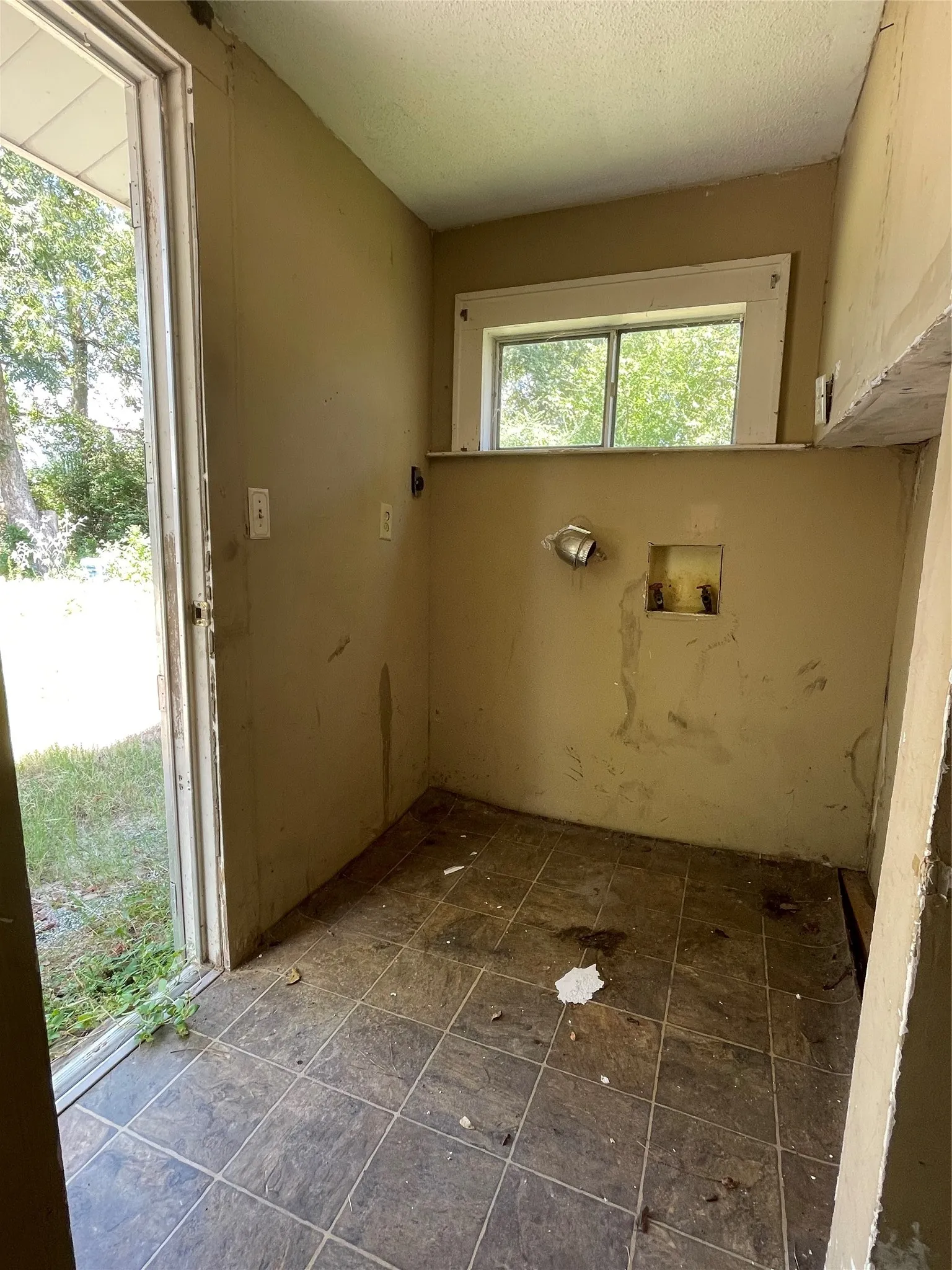 Office For Rent in Henderson County , 411 Corsicana Street E, Athens, Texas 75751, 0, 0, Garage spaces, 0 Sqft, built in 1930, mls#21388132, Real Estate Agent in Athens, Homes For Rent in Henderson county, Homes For Rent in Athens, Realtor in Athens Texas, Real Estate Brokerage Independent Realty Texas, Luminita Cordes Realtor