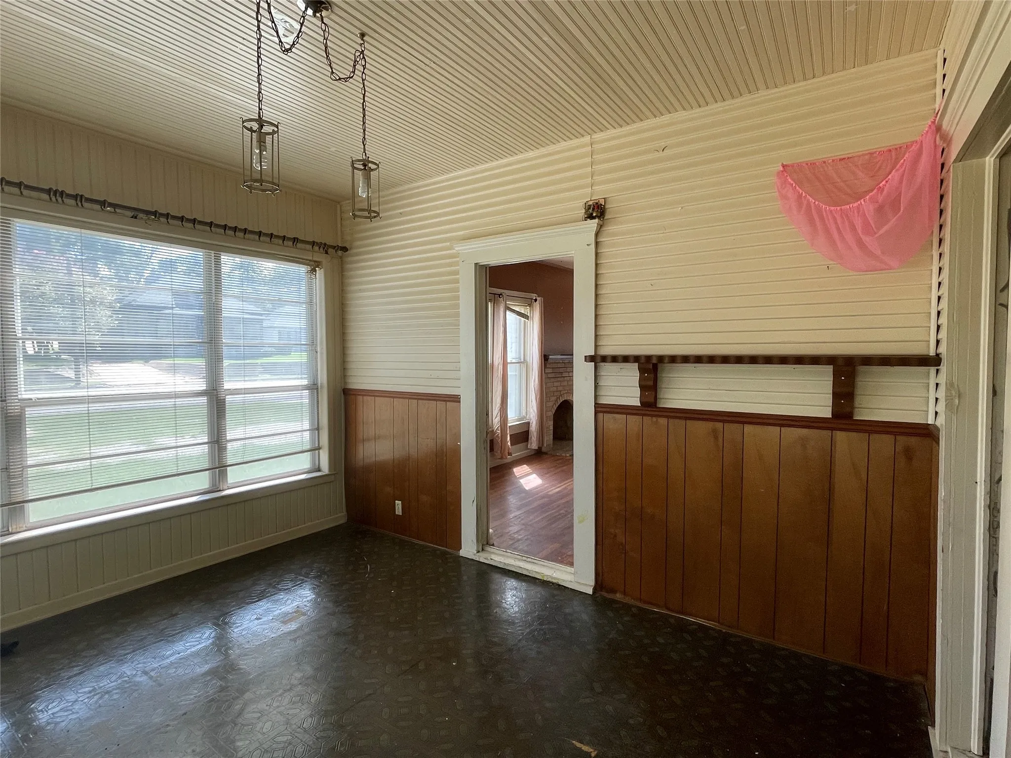 Office For Rent in Henderson County , 411 Corsicana Street E, Athens, Texas 75751, 0, 0, Garage spaces, 0 Sqft, built in 1930, mls#21388132, Real Estate Agent in Athens, Homes For Rent in Henderson county, Homes For Rent in Athens, Realtor in Athens Texas, Real Estate Brokerage Independent Realty Texas, Luminita Cordes Realtor
