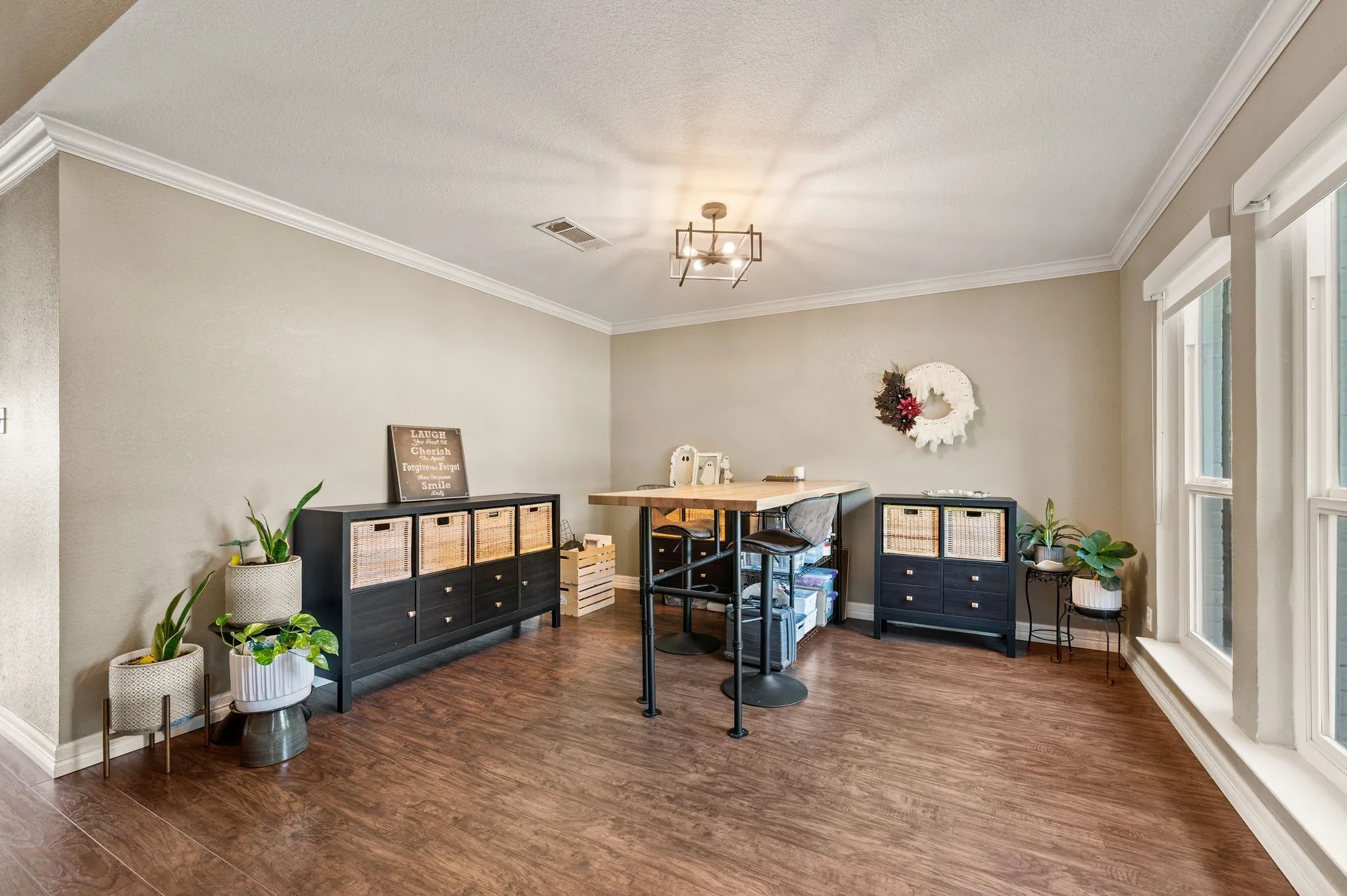 Single Family Residence For Sale in Parker County , 230 Hidden Acres Lane, Weatherford, Texas 76087, 4 Bedroom, 3 Bathroom, 2 Garage spaces, 2,796 Sqft, built in 2001, mls#21389292, Real Estate Agent in Weatherford, Homes For Sale in Parker county, Homes For Sale in Weatherford, Realtor in Weatherford Texas, Real Estate Brokerage Independent Realty Texas, Luminita Cordes Realtor