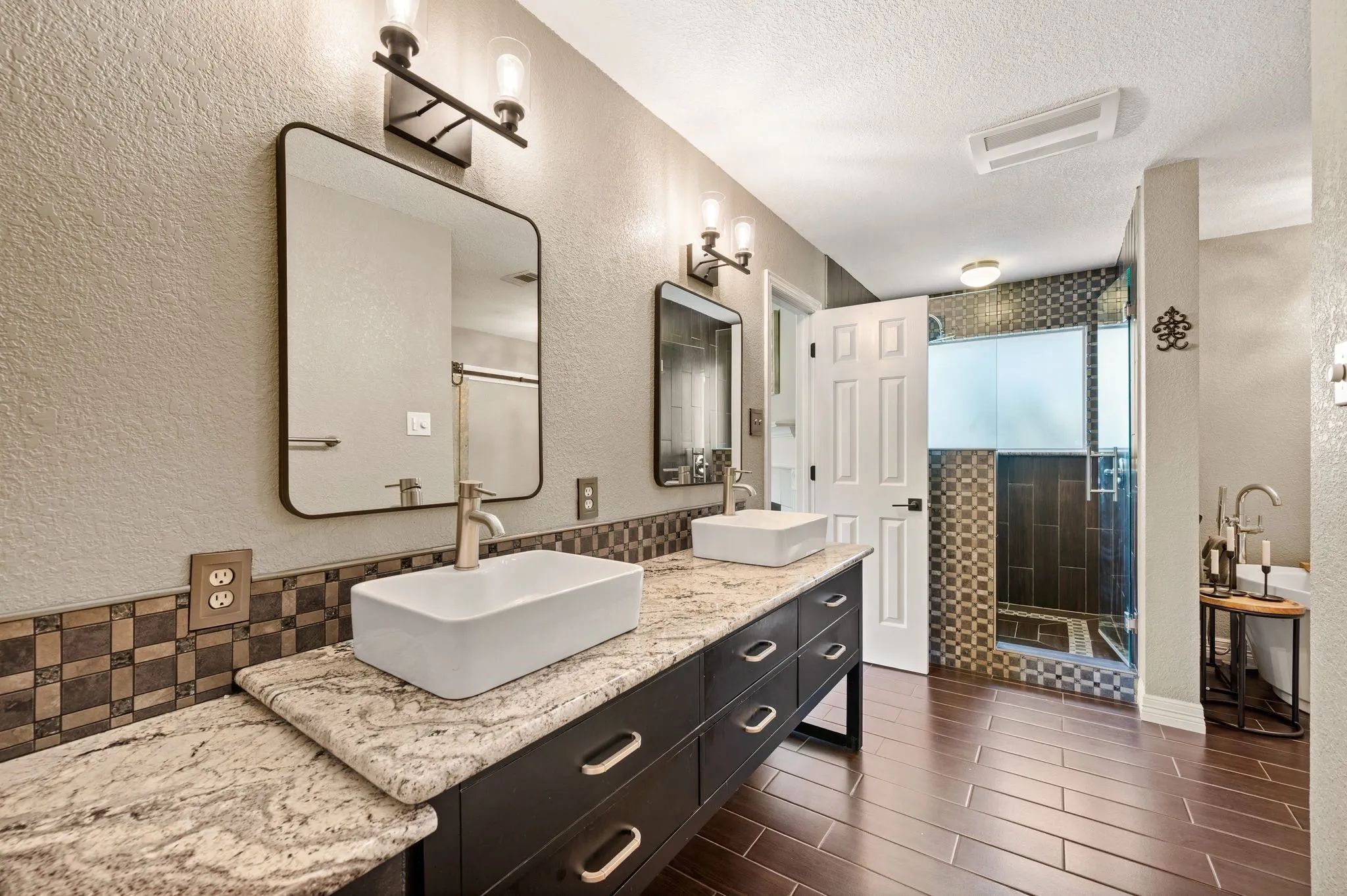 Single Family Residence For Sale in Parker County , 230 Hidden Acres Lane, Weatherford, Texas 76087, 4 Bedroom, 3 Bathroom, 2 Garage spaces, 2,796 Sqft, built in 2001, mls#21389292, Real Estate Agent in Weatherford, Homes For Sale in Parker county, Homes For Sale in Weatherford, Realtor in Weatherford Texas, Real Estate Brokerage Independent Realty Texas, Luminita Cordes Realtor