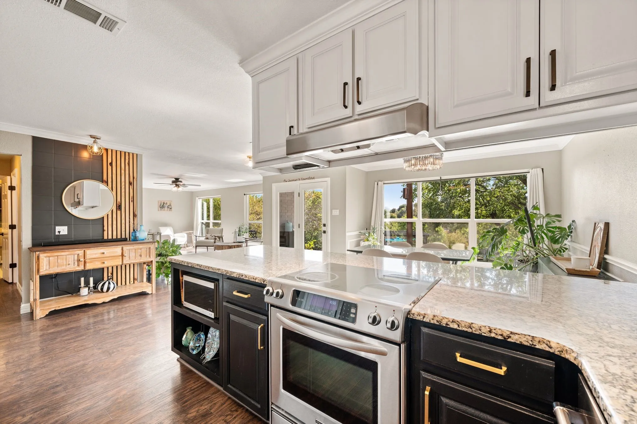 Single Family Residence For Sale in Parker County , 230 Hidden Acres Lane, Weatherford, Texas 76087, 4 Bedroom, 3 Bathroom, 2 Garage spaces, 2,796 Sqft, built in 2001, mls#21389292, Real Estate Agent in Weatherford, Homes For Sale in Parker county, Homes For Sale in Weatherford, Realtor in Weatherford Texas, Real Estate Brokerage Independent Realty Texas, Luminita Cordes Realtor