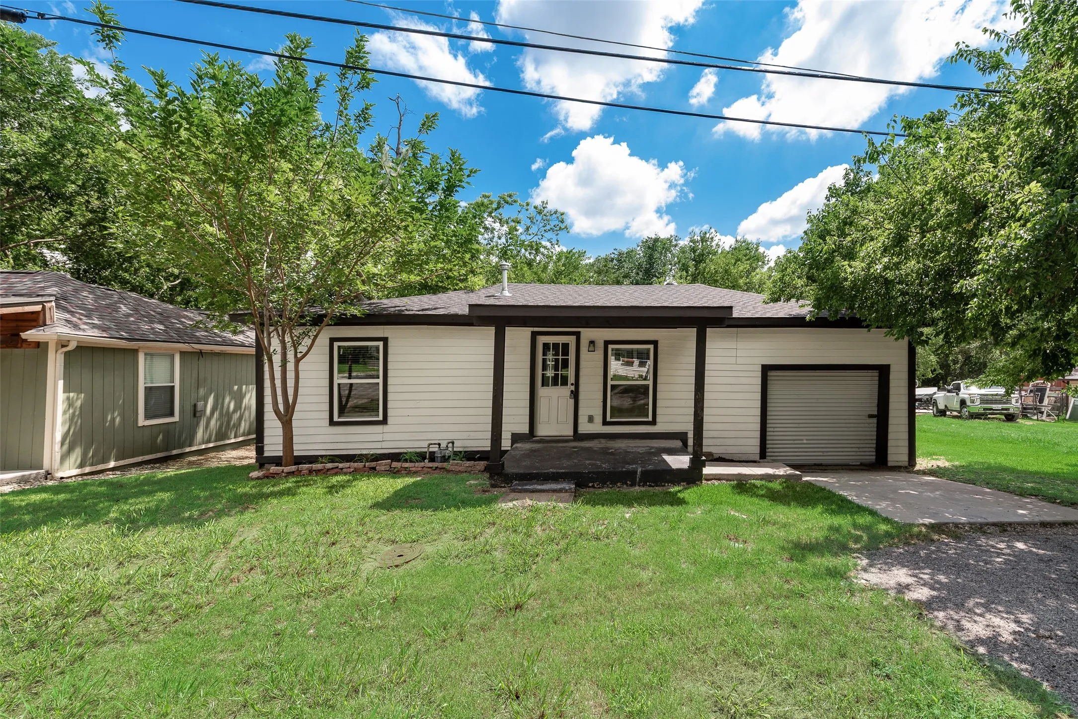 Single Family Residence For Rent in Kaufman County , 105 Weaver Street, Forney, Texas 75126, 3 Bedroom, 1 Bathroom, 1 Garage spaces, 1,000 Sqft, built in 1900, mls#21388587, Real Estate Agent in Forney, Homes For Rent in Kaufman county, Homes For Rent in Forney, Realtor in Forney Texas, Real Estate Brokerage Independent Realty Texas, Luminita Cordes Realtor