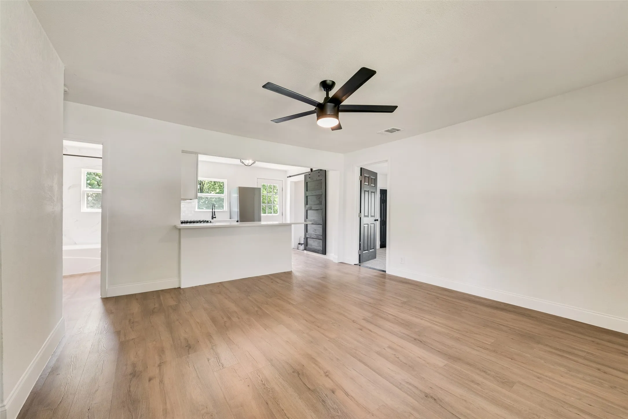 Single Family Residence For Rent in Kaufman County , 105 Weaver Street, Forney, Texas 75126, 3 Bedroom, 1 Bathroom, 1 Garage spaces, 1,000 Sqft, built in 1900, mls#21388587, Real Estate Agent in Forney, Homes For Rent in Kaufman county, Homes For Rent in Forney, Realtor in Forney Texas, Real Estate Brokerage Independent Realty Texas, Luminita Cordes Realtor