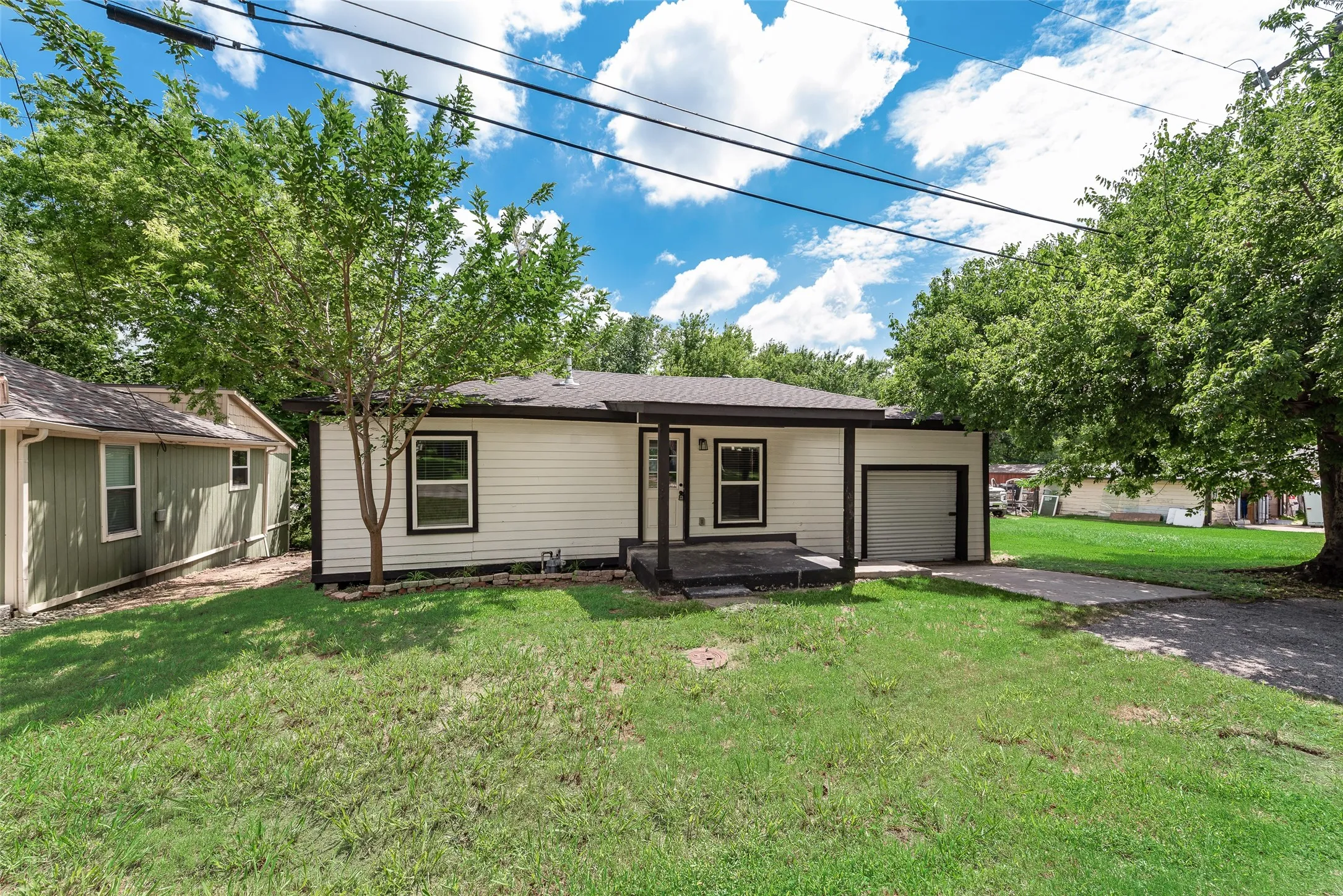 Single Family Residence For Rent in Kaufman County , 105 Weaver Street, Forney, Texas 75126, 3 Bedroom, 1 Bathroom, 1 Garage spaces, 1,000 Sqft, built in 1900, mls#21388587, Real Estate Agent in Forney, Homes For Rent in Kaufman county, Homes For Rent in Forney, Realtor in Forney Texas, Real Estate Brokerage Independent Realty Texas, Luminita Cordes Realtor
