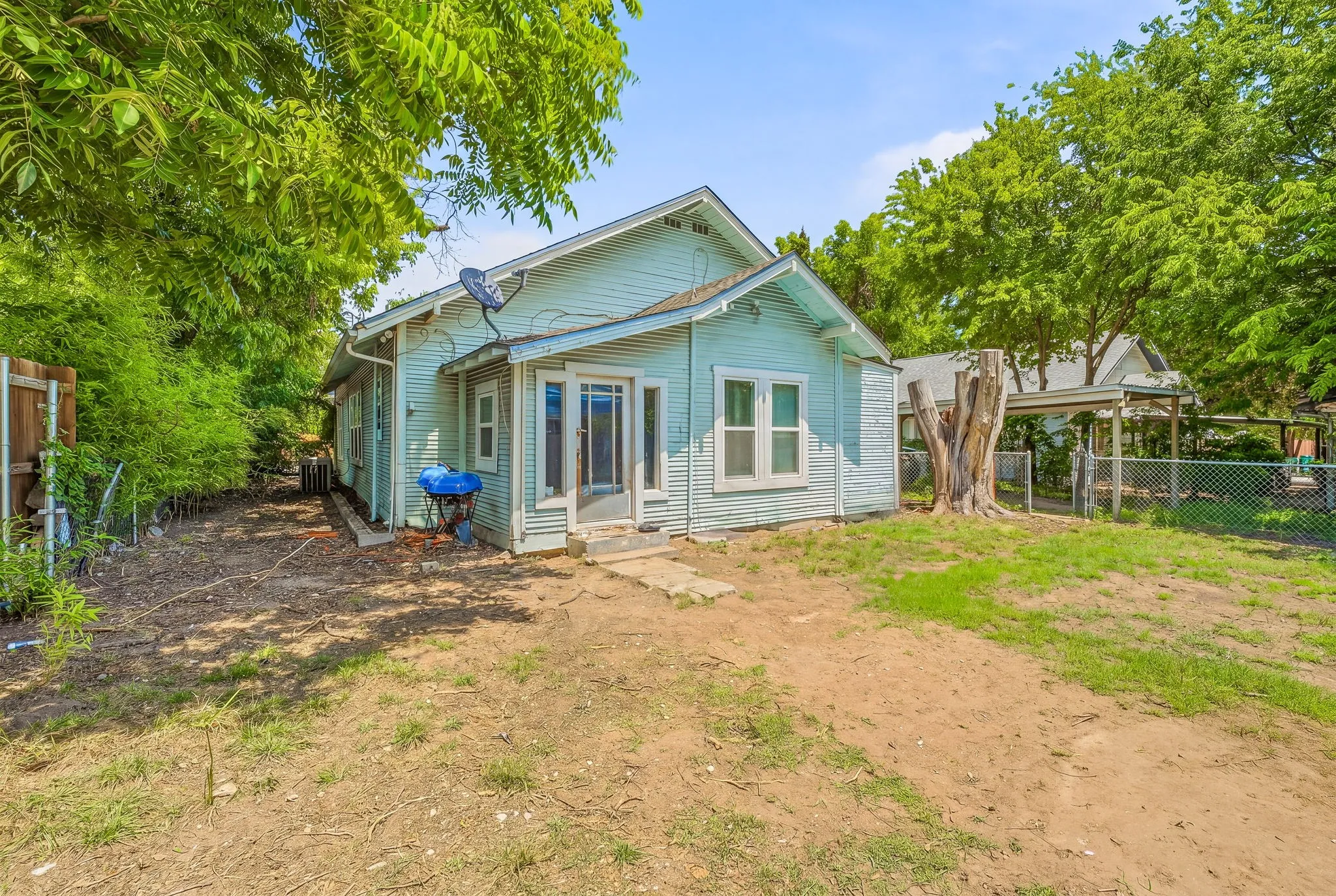 Single Family Residence For Rent in Erath County , 730 N Ollie Street, Stephenville, Texas 76401, 3 Bedroom, 2 Bathroom, Garage spaces, 1,482 Sqft, built in 1925, mls#21389436, Real Estate Agent in Stephenville, Homes For Rent in Erath county, Homes For Rent in Stephenville, Realtor in Stephenville Texas, Real Estate Brokerage Independent Realty Texas, Luminita Cordes Realtor