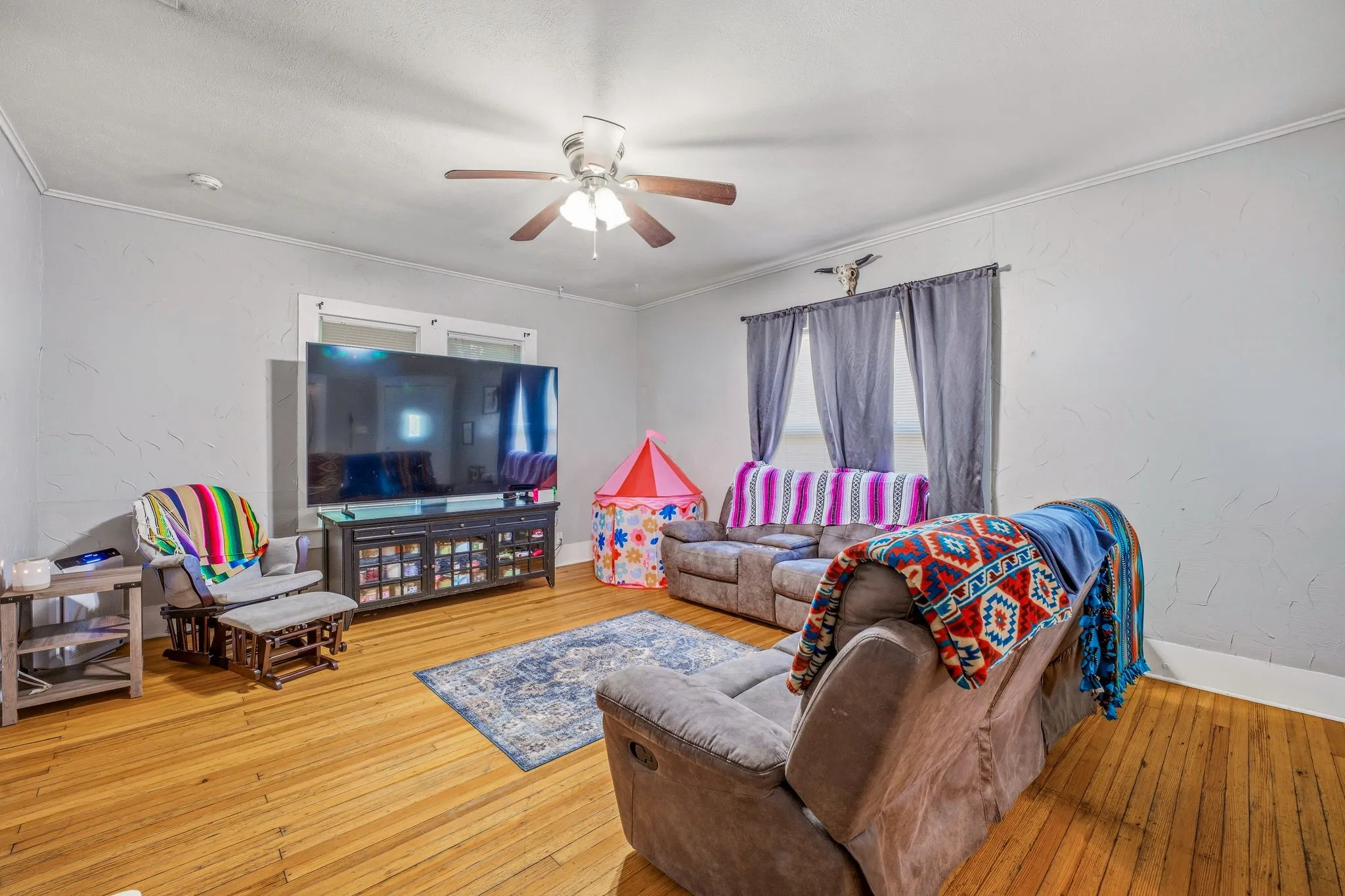 Single Family Residence For Rent in Erath County , 730 N Ollie Street, Stephenville, Texas 76401, 3 Bedroom, 2 Bathroom, Garage spaces, 1,482 Sqft, built in 1925, mls#21389436, Real Estate Agent in Stephenville, Homes For Rent in Erath county, Homes For Rent in Stephenville, Realtor in Stephenville Texas, Real Estate Brokerage Independent Realty Texas, Luminita Cordes Realtor
