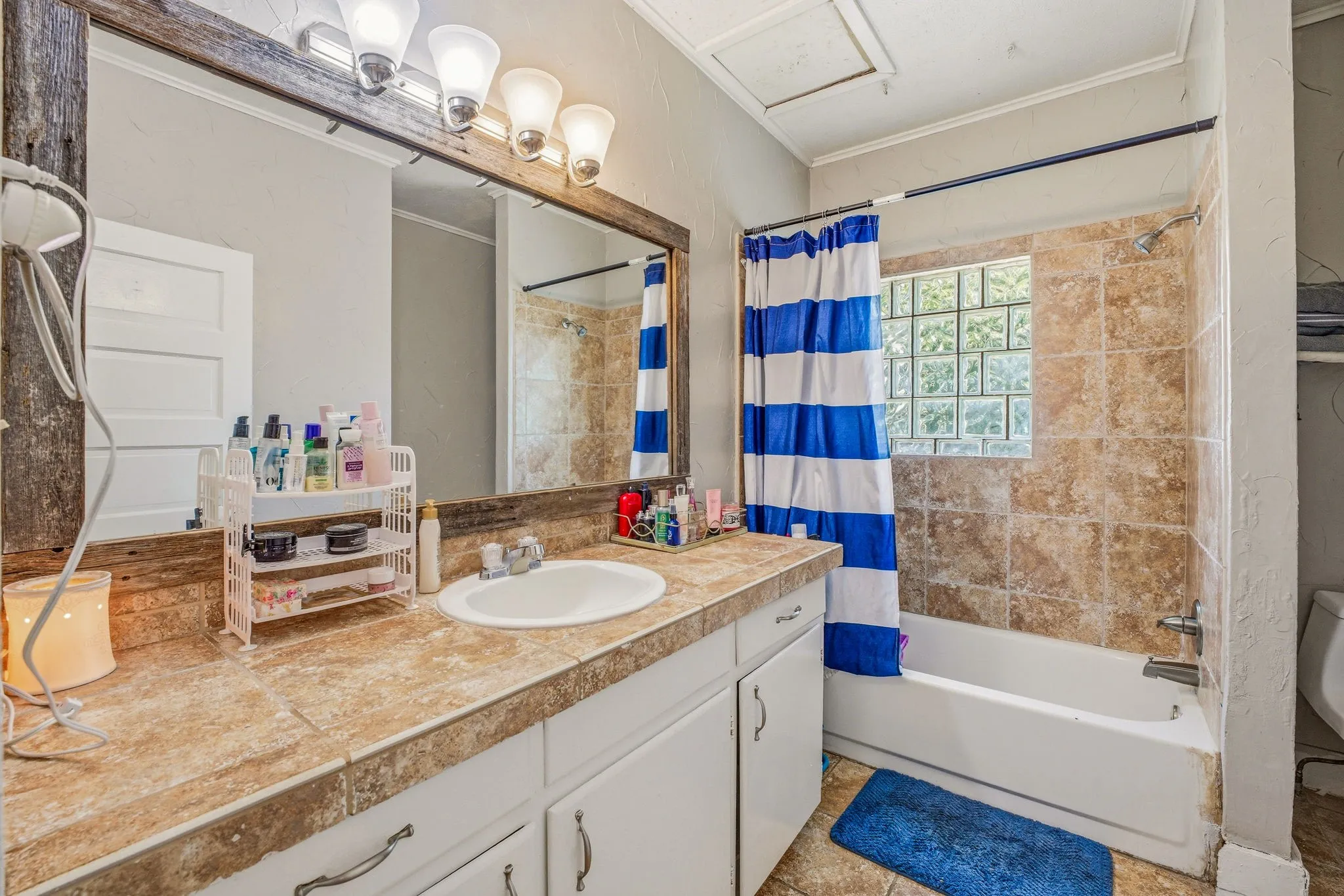 Single Family Residence For Rent in Erath County , 730 N Ollie Street, Stephenville, Texas 76401, 3 Bedroom, 2 Bathroom, Garage spaces, 1,482 Sqft, built in 1925, mls#21389436, Real Estate Agent in Stephenville, Homes For Rent in Erath county, Homes For Rent in Stephenville, Realtor in Stephenville Texas, Real Estate Brokerage Independent Realty Texas, Luminita Cordes Realtor