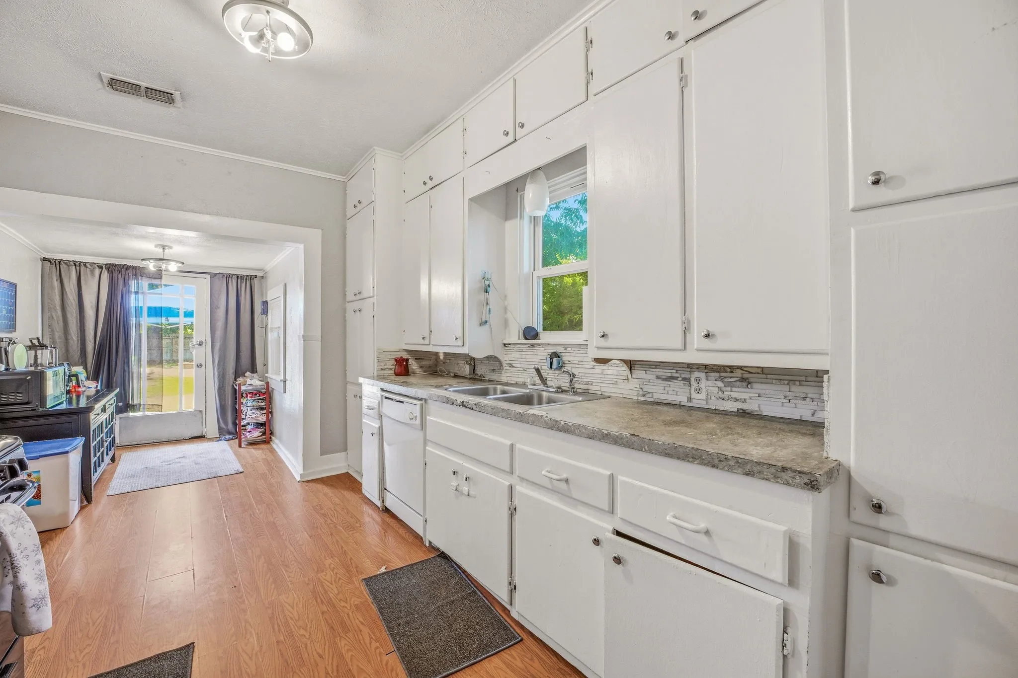 Single Family Residence For Rent in Erath County , 730 N Ollie Street, Stephenville, Texas 76401, 3 Bedroom, 2 Bathroom, Garage spaces, 1,482 Sqft, built in 1925, mls#21389436, Real Estate Agent in Stephenville, Homes For Rent in Erath county, Homes For Rent in Stephenville, Realtor in Stephenville Texas, Real Estate Brokerage Independent Realty Texas, Luminita Cordes Realtor