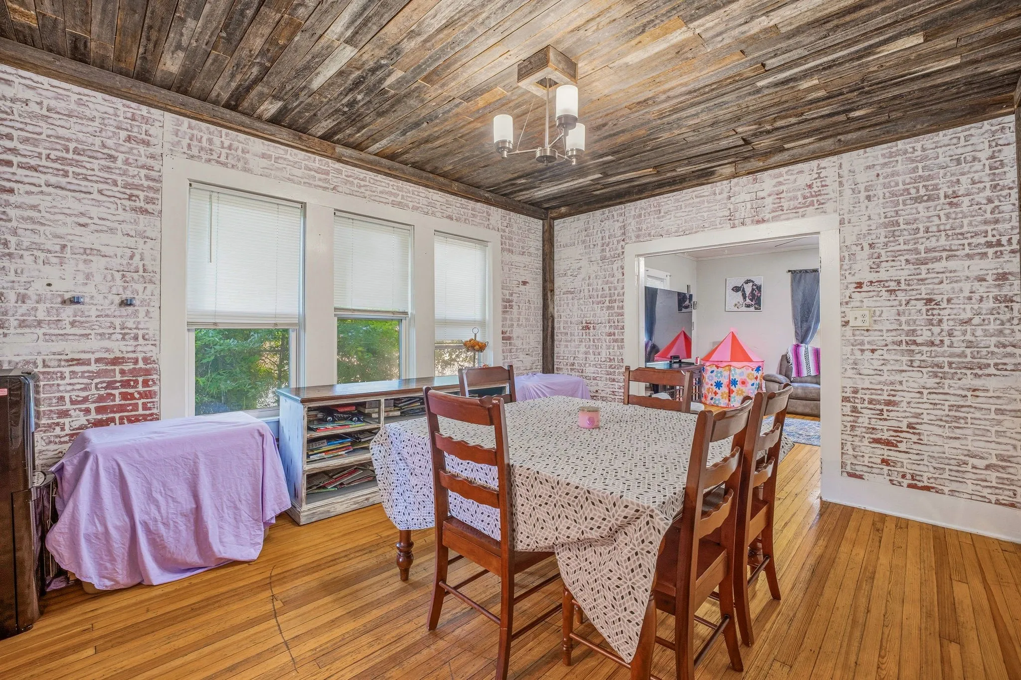 Single Family Residence For Rent in Erath County , 730 N Ollie Street, Stephenville, Texas 76401, 3 Bedroom, 2 Bathroom, Garage spaces, 1,482 Sqft, built in 1925, mls#21389436, Real Estate Agent in Stephenville, Homes For Rent in Erath county, Homes For Rent in Stephenville, Realtor in Stephenville Texas, Real Estate Brokerage Independent Realty Texas, Luminita Cordes Realtor