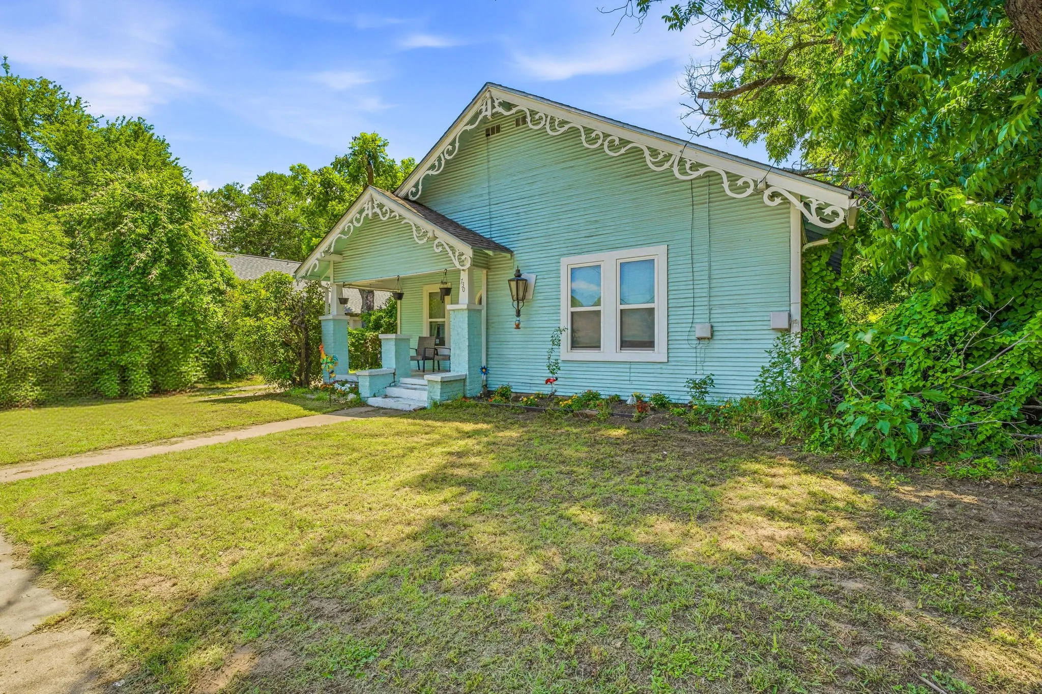 Single Family Residence For Rent in Erath County , 730 N Ollie Street, Stephenville, Texas 76401, 3 Bedroom, 2 Bathroom, Garage spaces, 1,482 Sqft, built in 1925, mls#21389436, Real Estate Agent in Stephenville, Homes For Rent in Erath county, Homes For Rent in Stephenville, Realtor in Stephenville Texas, Real Estate Brokerage Independent Realty Texas, Luminita Cordes Realtor