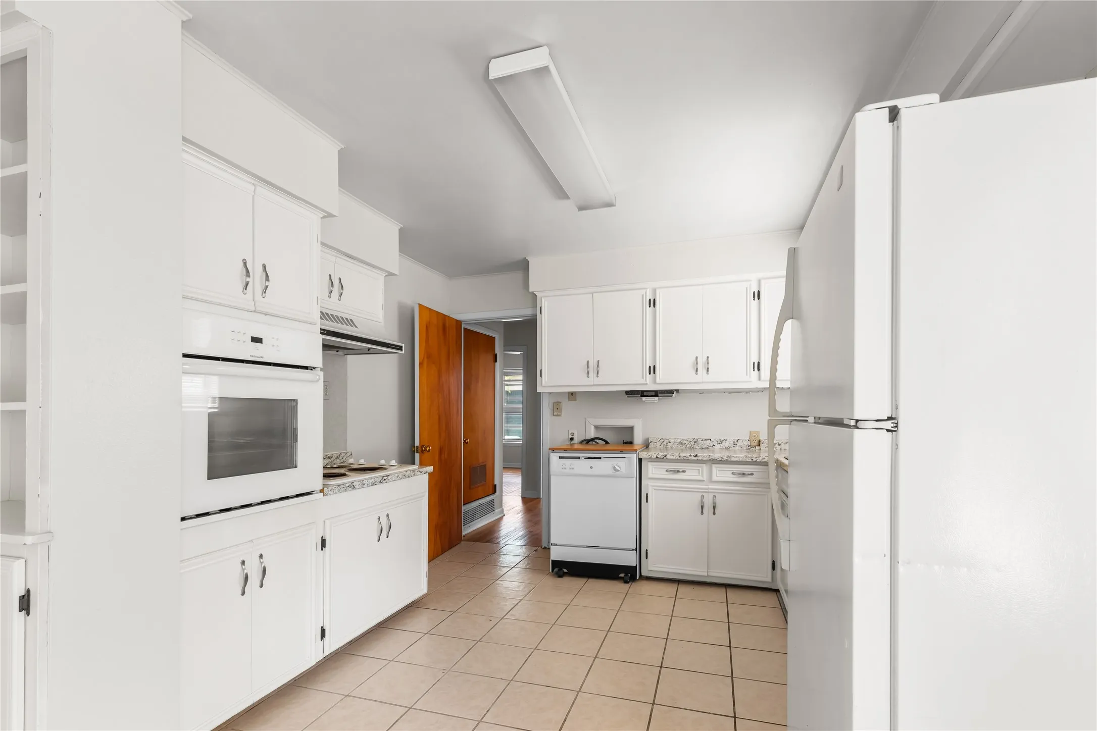 Single Family Residence For Sale in Grayson County , 1710 W College Street, Sherman, Texas 75092, 3 Bedroom, 2 Bathroom, 1 Garage spaces, 1,238 Sqft, built in 1958, mls#21389574, Real Estate Agent in Sherman, Homes For Sale in Grayson county, Homes For Sale in Sherman, Realtor in Sherman Texas, Real Estate Brokerage Independent Realty Texas, Luminita Cordes Realtor