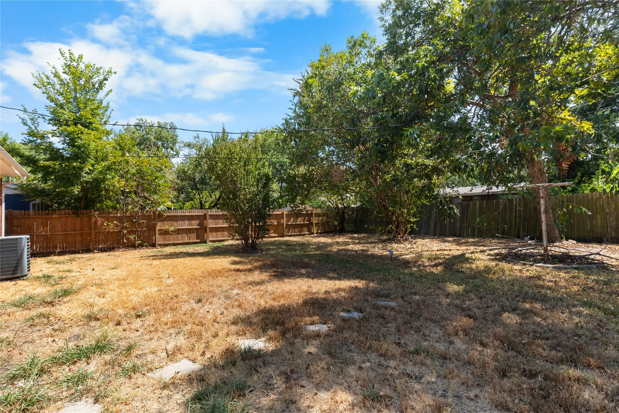 Single Family Residence For Sale in Grayson County , 1710 W College Street, Sherman, Texas 75092, 3 Bedroom, 2 Bathroom, 1 Garage spaces, 1,238 Sqft, built in 1958, mls#21389574, Real Estate Agent in Sherman, Homes For Sale in Grayson county, Homes For Sale in Sherman, Realtor in Sherman Texas, Real Estate Brokerage Independent Realty Texas, Luminita Cordes Realtor