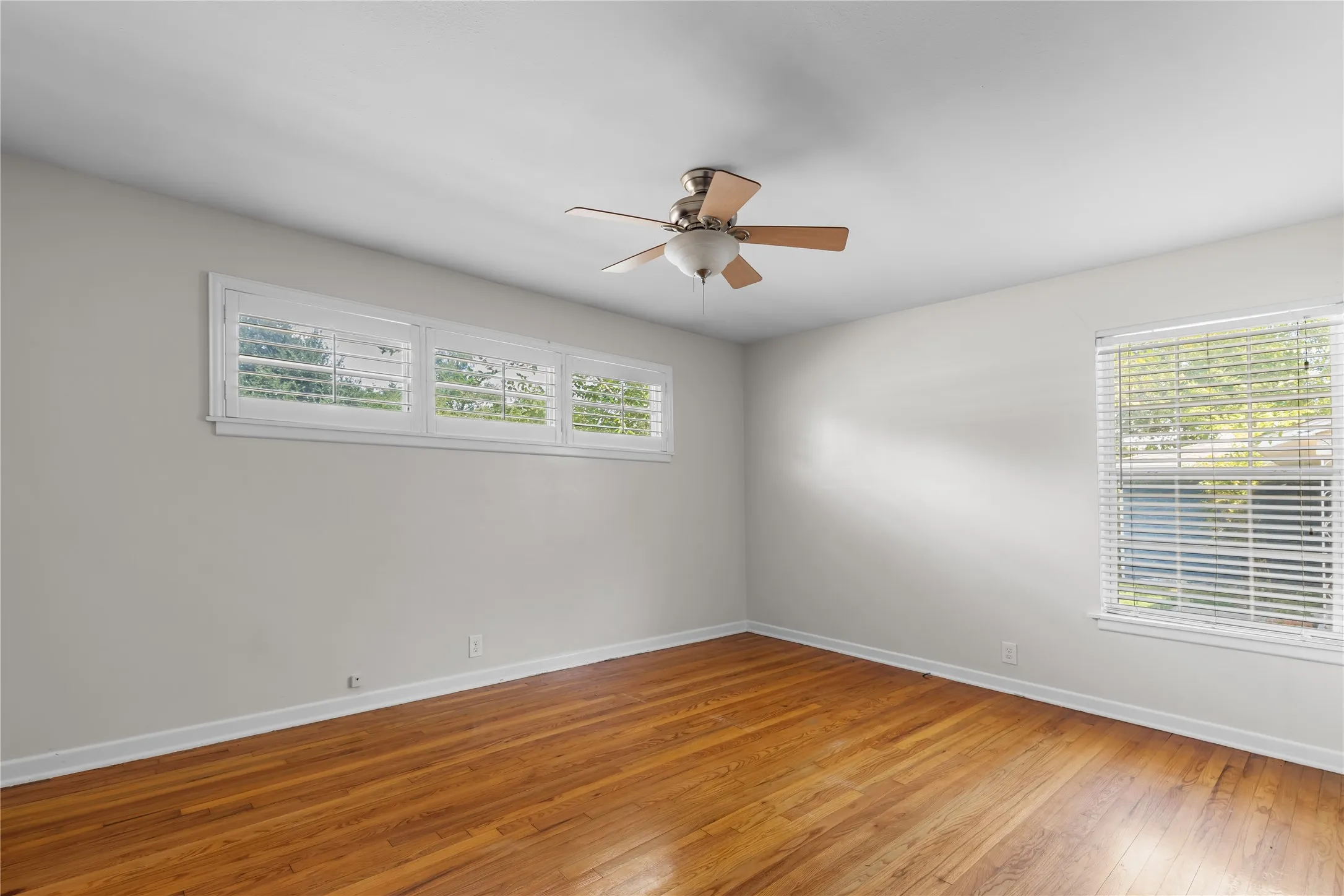 Single Family Residence For Sale in Grayson County , 1710 W College Street, Sherman, Texas 75092, 3 Bedroom, 2 Bathroom, 1 Garage spaces, 1,238 Sqft, built in 1958, mls#21389574, Real Estate Agent in Sherman, Homes For Sale in Grayson county, Homes For Sale in Sherman, Realtor in Sherman Texas, Real Estate Brokerage Independent Realty Texas, Luminita Cordes Realtor