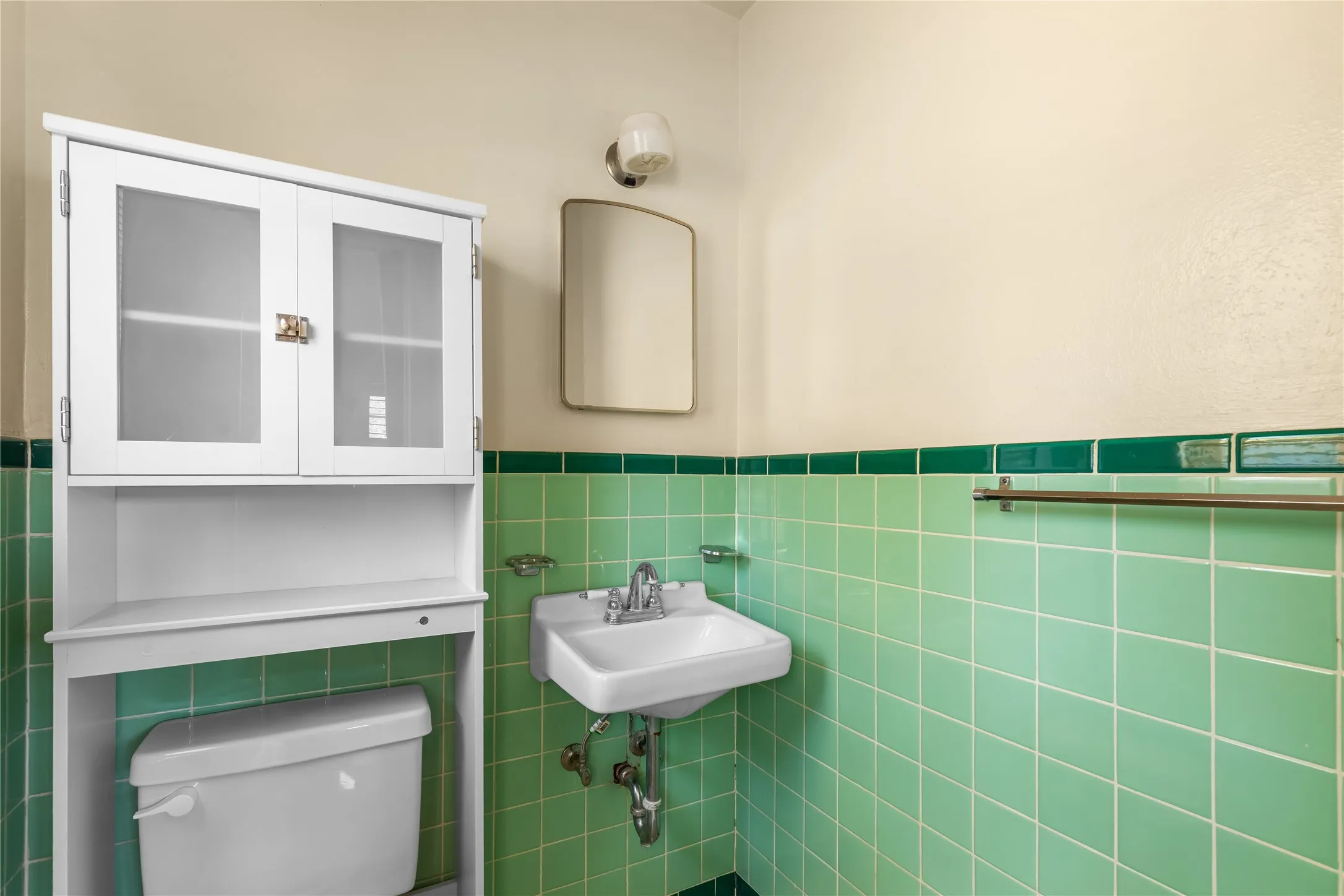 Single Family Residence For Sale in Grayson County , 1710 W College Street, Sherman, Texas 75092, 3 Bedroom, 2 Bathroom, 1 Garage spaces, 1,238 Sqft, built in 1958, mls#21389574, Real Estate Agent in Sherman, Homes For Sale in Grayson county, Homes For Sale in Sherman, Realtor in Sherman Texas, Real Estate Brokerage Independent Realty Texas, Luminita Cordes Realtor