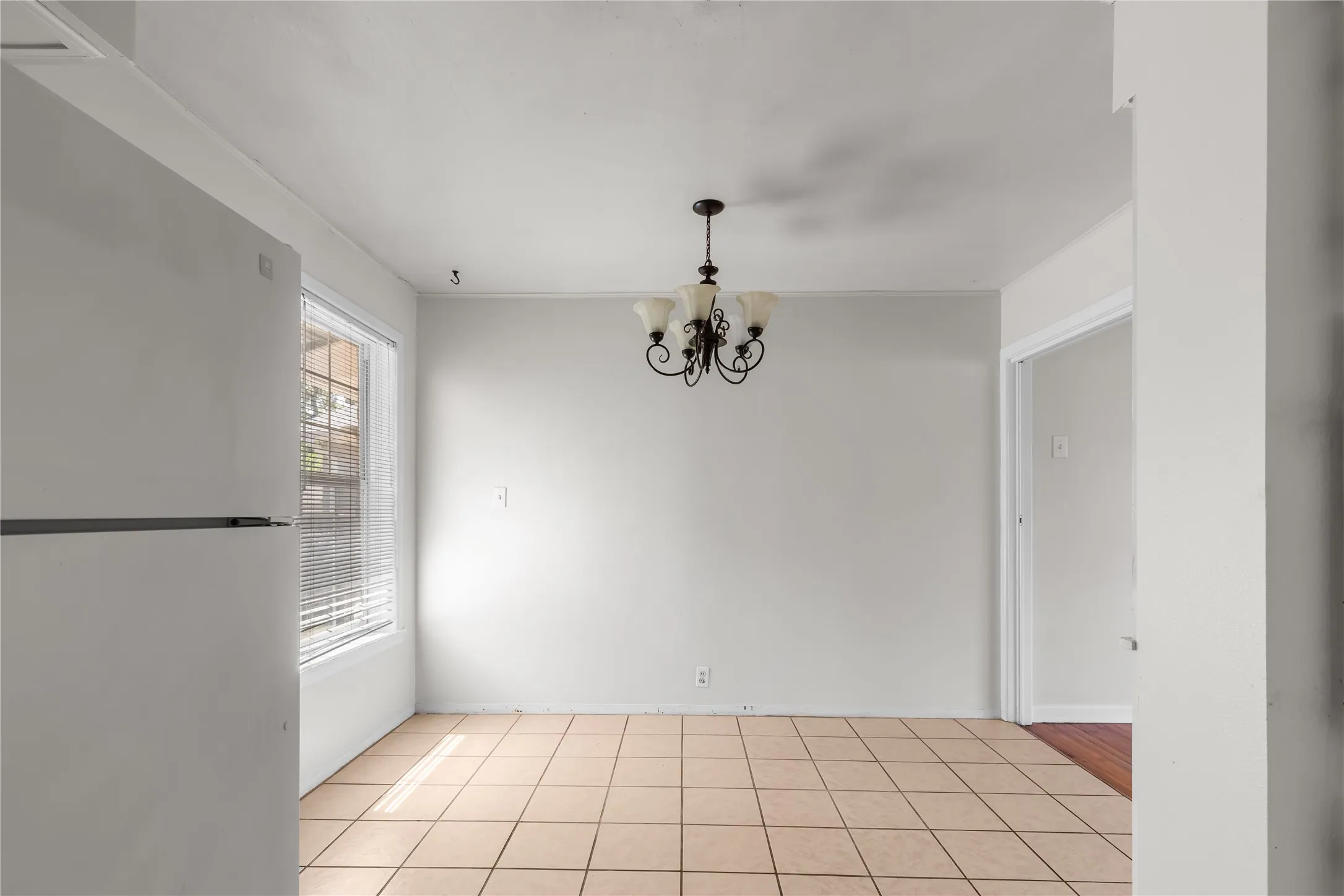 Single Family Residence For Sale in Grayson County , 1710 W College Street, Sherman, Texas 75092, 3 Bedroom, 2 Bathroom, 1 Garage spaces, 1,238 Sqft, built in 1958, mls#21389574, Real Estate Agent in Sherman, Homes For Sale in Grayson county, Homes For Sale in Sherman, Realtor in Sherman Texas, Real Estate Brokerage Independent Realty Texas, Luminita Cordes Realtor