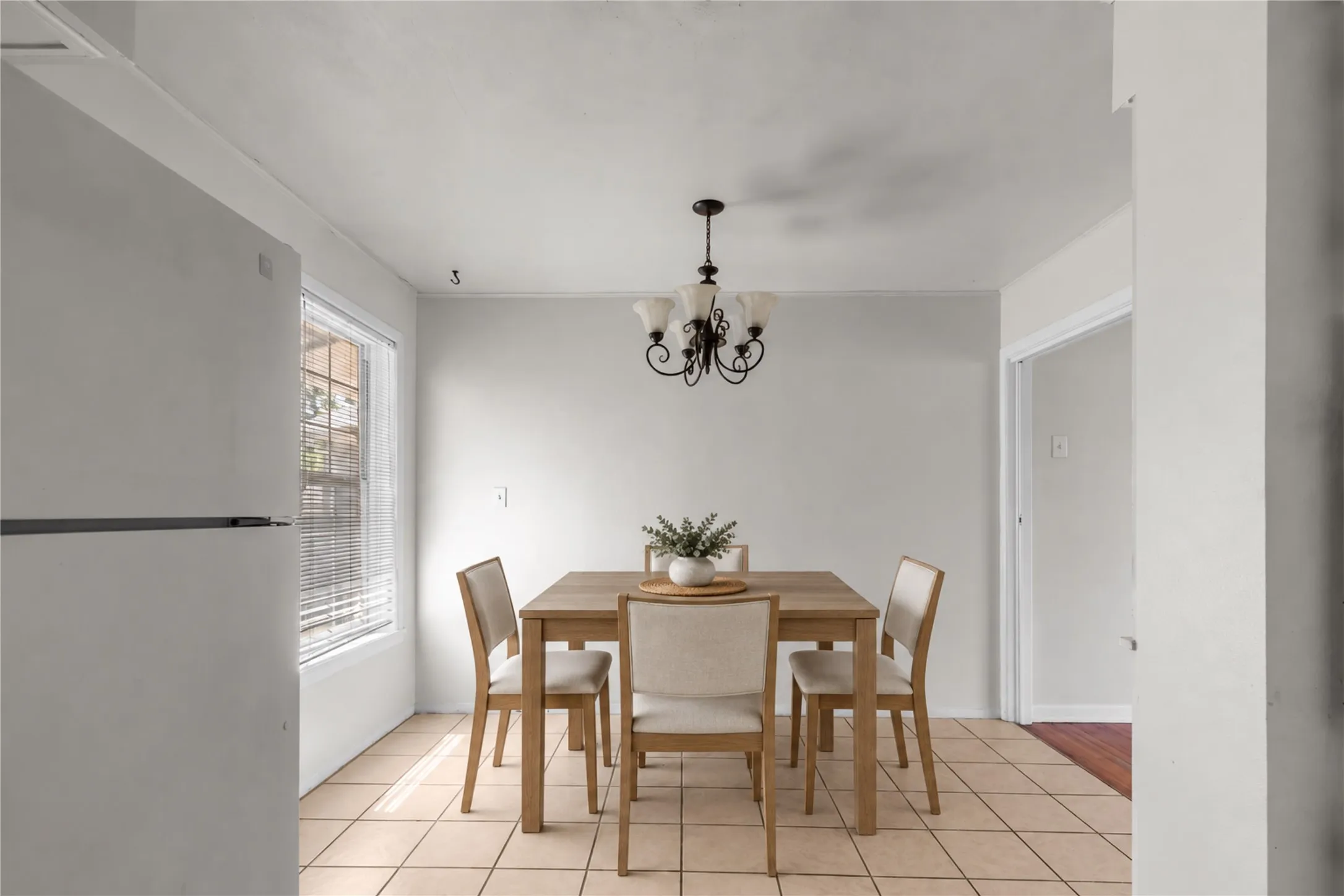 Single Family Residence For Sale in Grayson County , 1710 W College Street, Sherman, Texas 75092, 3 Bedroom, 2 Bathroom, 1 Garage spaces, 1,238 Sqft, built in 1958, mls#21389574, Real Estate Agent in Sherman, Homes For Sale in Grayson county, Homes For Sale in Sherman, Realtor in Sherman Texas, Real Estate Brokerage Independent Realty Texas, Luminita Cordes Realtor