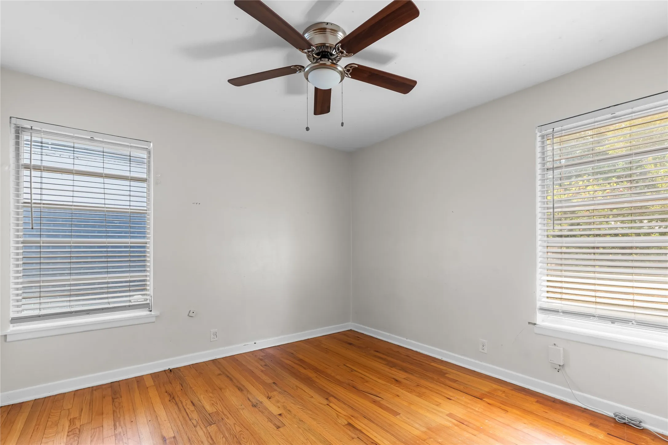 Single Family Residence For Sale in Grayson County , 1710 W College Street, Sherman, Texas 75092, 3 Bedroom, 2 Bathroom, 1 Garage spaces, 1,238 Sqft, built in 1958, mls#21389574, Real Estate Agent in Sherman, Homes For Sale in Grayson county, Homes For Sale in Sherman, Realtor in Sherman Texas, Real Estate Brokerage Independent Realty Texas, Luminita Cordes Realtor