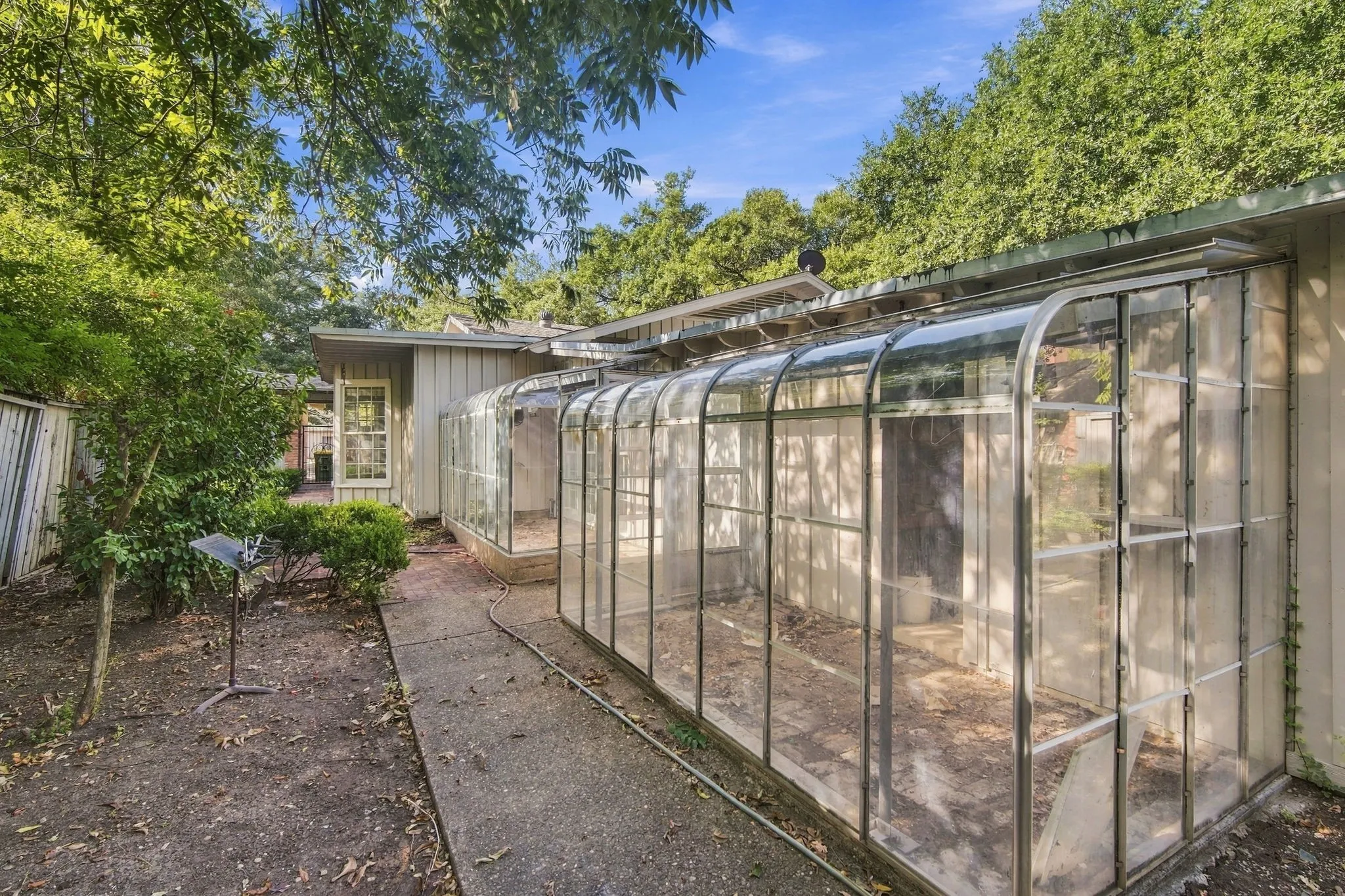 Single Family Residence For Sale in Hill County , 1107 E Walnut Street, Hillsboro, Texas 76645, 3 Bedroom, 3 Bathroom, 2 Garage spaces, 3,344 Sqft, built in 1950, mls#21388124, Real Estate Agent in Hillsboro, Homes For Sale in Hill county, Homes For Sale in Hillsboro, Realtor in Hillsboro Texas, Real Estate Brokerage Independent Realty Texas, Luminita Cordes Realtor