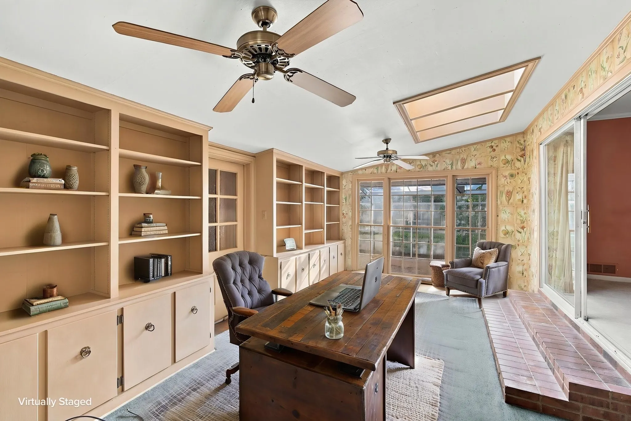 Single Family Residence For Sale in Hill County , 1107 E Walnut Street, Hillsboro, Texas 76645, 3 Bedroom, 3 Bathroom, 2 Garage spaces, 3,344 Sqft, built in 1950, mls#21388124, Real Estate Agent in Hillsboro, Homes For Sale in Hill county, Homes For Sale in Hillsboro, Realtor in Hillsboro Texas, Real Estate Brokerage Independent Realty Texas, Luminita Cordes Realtor