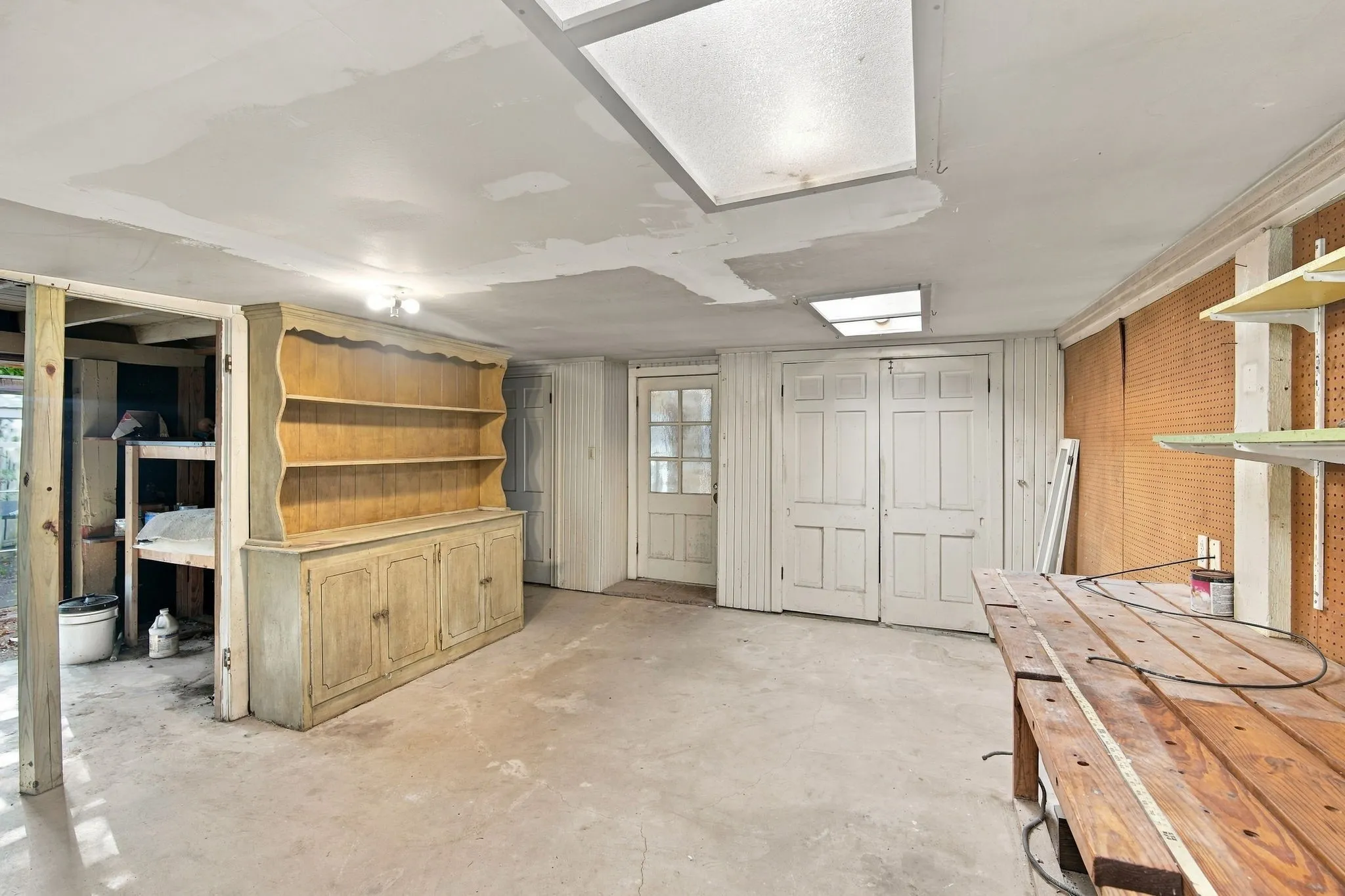 Single Family Residence For Sale in Hill County , 1107 E Walnut Street, Hillsboro, Texas 76645, 3 Bedroom, 3 Bathroom, 2 Garage spaces, 3,344 Sqft, built in 1950, mls#21388124, Real Estate Agent in Hillsboro, Homes For Sale in Hill county, Homes For Sale in Hillsboro, Realtor in Hillsboro Texas, Real Estate Brokerage Independent Realty Texas, Luminita Cordes Realtor