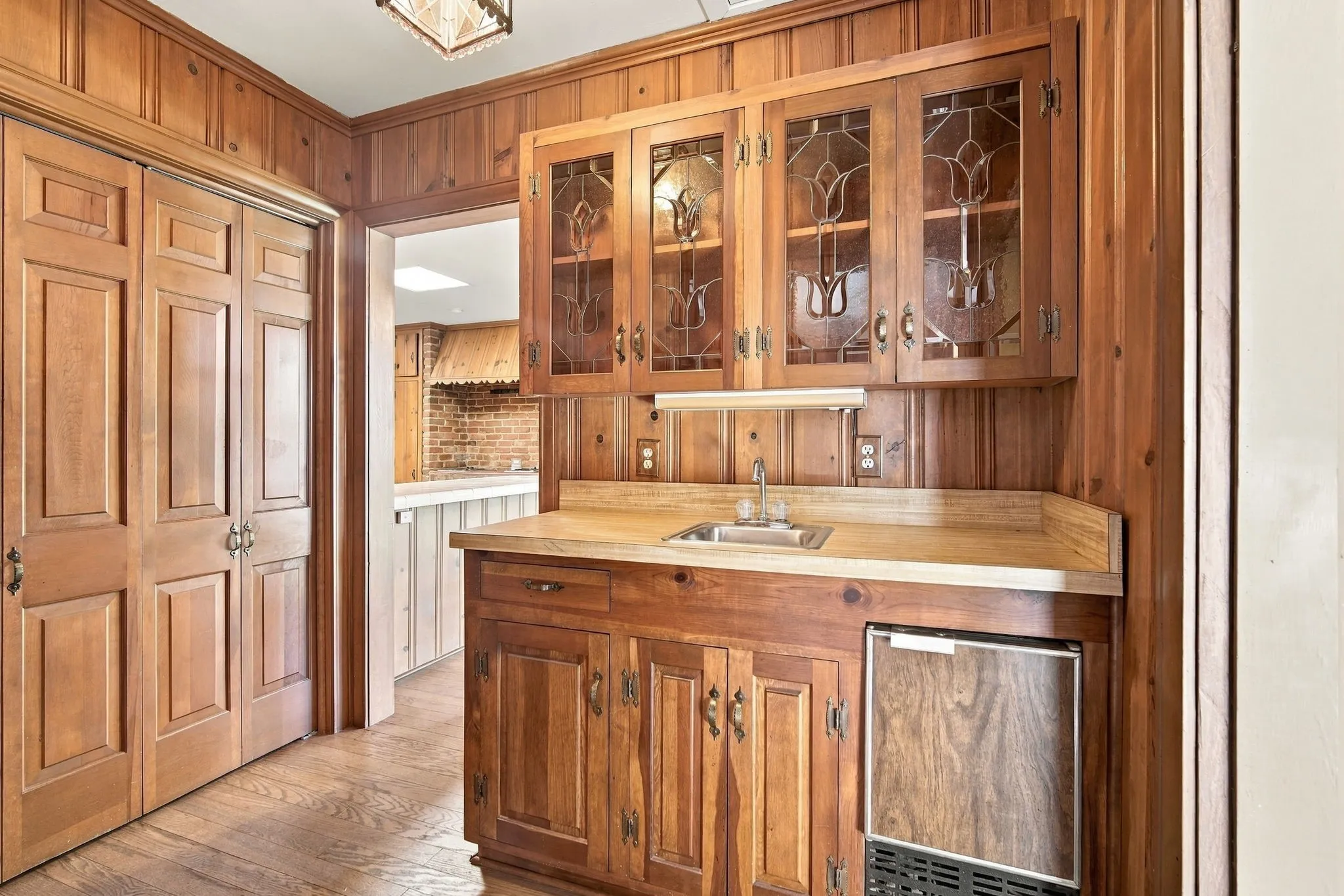 Single Family Residence For Sale in Hill County , 1107 E Walnut Street, Hillsboro, Texas 76645, 3 Bedroom, 3 Bathroom, 2 Garage spaces, 3,344 Sqft, built in 1950, mls#21388124, Real Estate Agent in Hillsboro, Homes For Sale in Hill county, Homes For Sale in Hillsboro, Realtor in Hillsboro Texas, Real Estate Brokerage Independent Realty Texas, Luminita Cordes Realtor