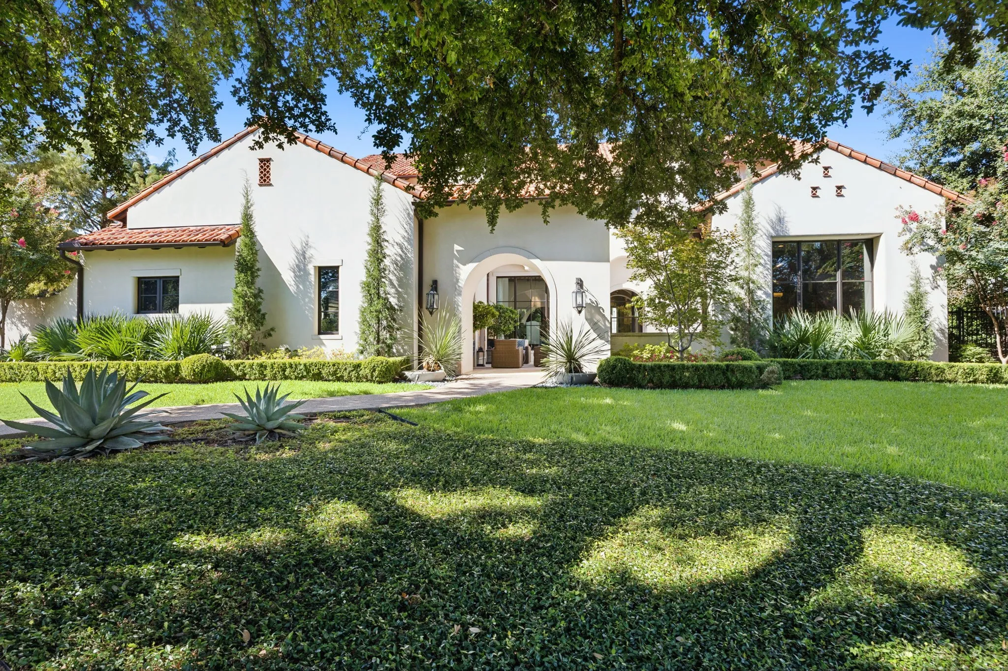 Single Family Residence For Sale in Tarrant County , 1402 Fountain Grass Court, Westlake, Texas 76262, 5 Bedroom, 7 Bathroom, 3 Garage spaces, 6,773 Sqft, built in 2016, mls#21388819, Real Estate Agent in Westlake, Homes For Sale in Tarrant county, Homes For Sale in Westlake, Realtor in Westlake Texas, Real Estate Brokerage Independent Realty Texas, Luminita Cordes Realtor