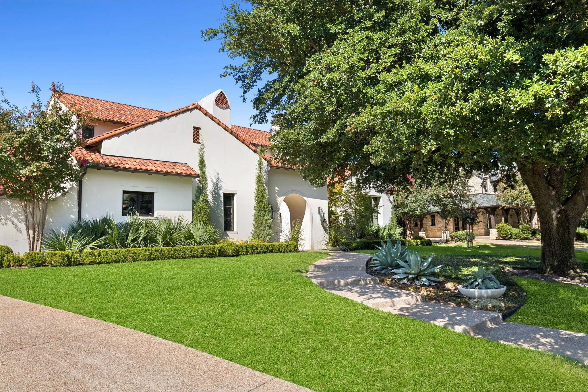 Single Family Residence For Sale in Tarrant County , 1402 Fountain Grass Court, Westlake, Texas 76262, 5 Bedroom, 7 Bathroom, 3 Garage spaces, 6,773 Sqft, built in 2016, mls#21388819, Real Estate Agent in Westlake, Homes For Sale in Tarrant county, Homes For Sale in Westlake, Realtor in Westlake Texas, Real Estate Brokerage Independent Realty Texas, Luminita Cordes Realtor