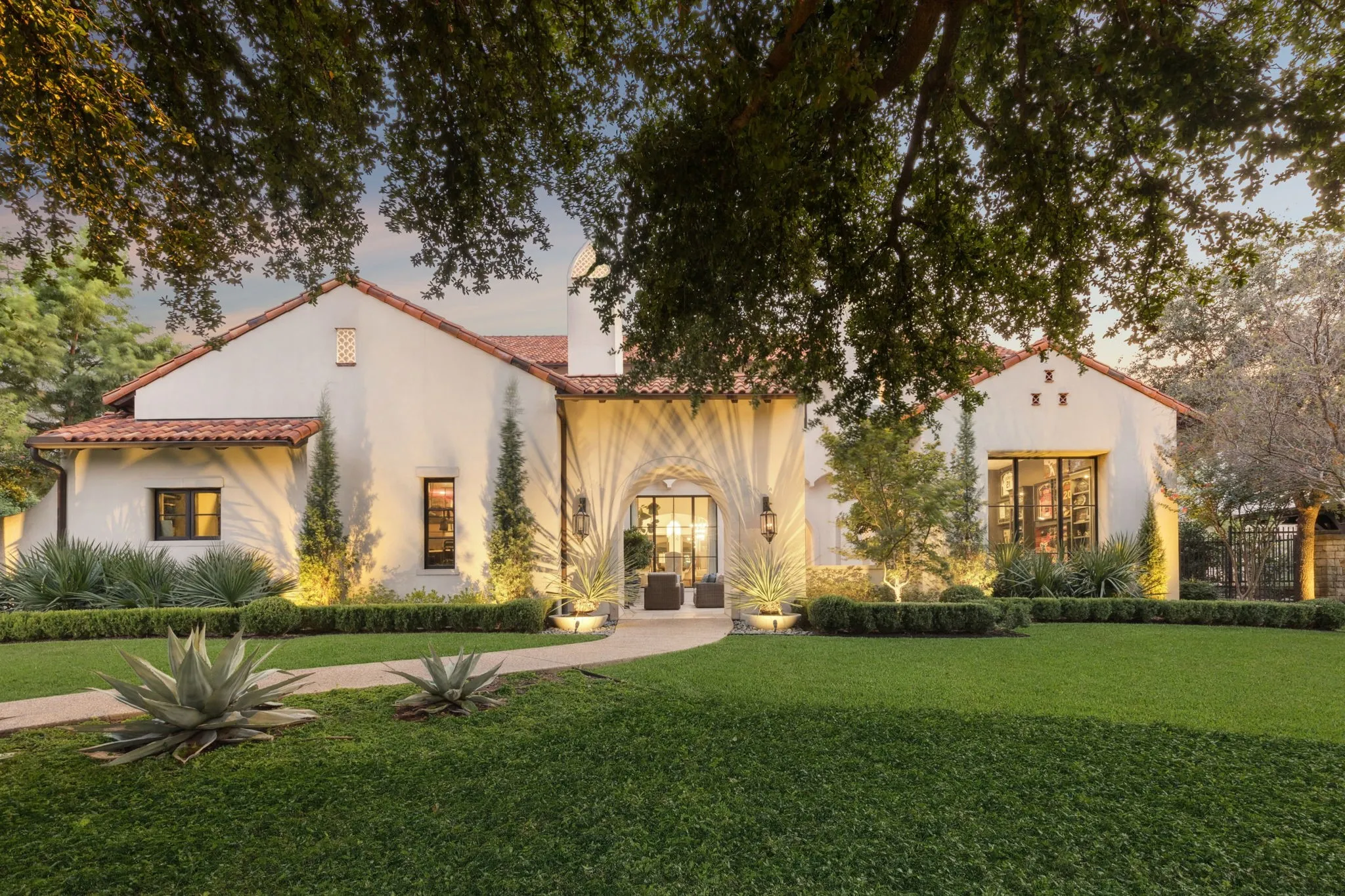 Single Family Residence For Sale in Tarrant County , 1402 Fountain Grass Court, Westlake, Texas 76262, 5 Bedroom, 7 Bathroom, 3 Garage spaces, 6,773 Sqft, built in 2016, mls#21388819, Real Estate Agent in Westlake, Homes For Sale in Tarrant county, Homes For Sale in Westlake, Realtor in Westlake Texas, Real Estate Brokerage Independent Realty Texas, Luminita Cordes Realtor