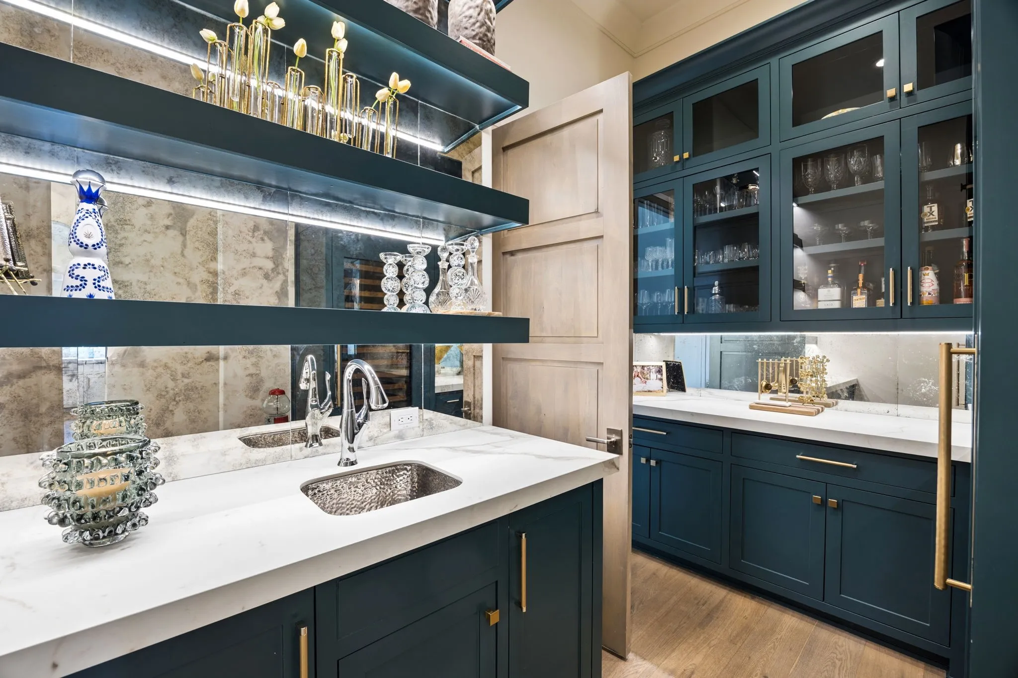 Single Family Residence For Sale in Tarrant County , 1402 Fountain Grass Court, Westlake, Texas 76262, 5 Bedroom, 7 Bathroom, 3 Garage spaces, 6,773 Sqft, built in 2016, mls#21388819, Real Estate Agent in Westlake, Homes For Sale in Tarrant county, Homes For Sale in Westlake, Realtor in Westlake Texas, Real Estate Brokerage Independent Realty Texas, Luminita Cordes Realtor
