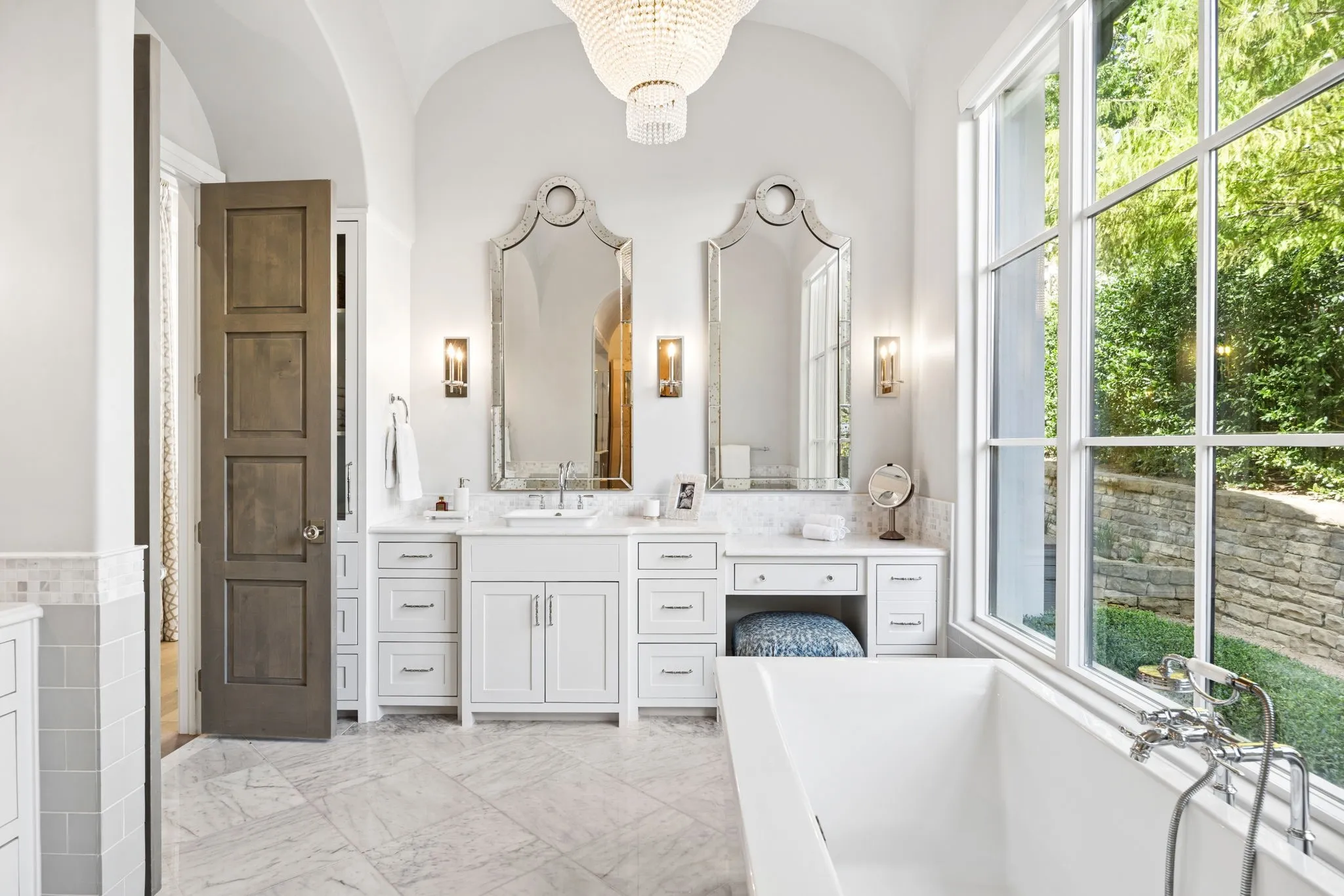 Single Family Residence For Sale in Tarrant County , 1402 Fountain Grass Court, Westlake, Texas 76262, 5 Bedroom, 7 Bathroom, 3 Garage spaces, 6,773 Sqft, built in 2016, mls#21388819, Real Estate Agent in Westlake, Homes For Sale in Tarrant county, Homes For Sale in Westlake, Realtor in Westlake Texas, Real Estate Brokerage Independent Realty Texas, Luminita Cordes Realtor