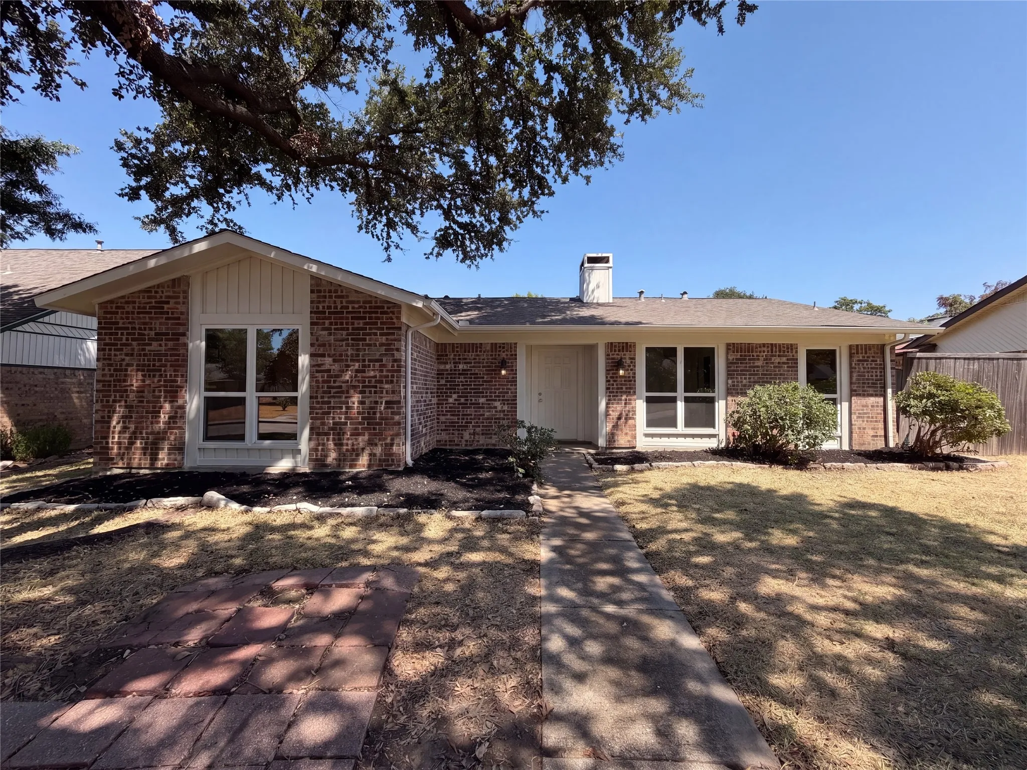 Single Family Residence For Sale in Denton County , 1845 Santa Fe, Lewisville, Texas 75077, 3 Bedroom, 2 Bathroom, 2 Garage spaces, 1,507 Sqft, built in 1974, mls#21388683, Real Estate Agent in Lewisville, Homes For Sale in Denton county, Homes For Sale in Lewisville, Realtor in Lewisville Texas, Real Estate Brokerage Independent Realty Texas, Luminita Cordes Realtor