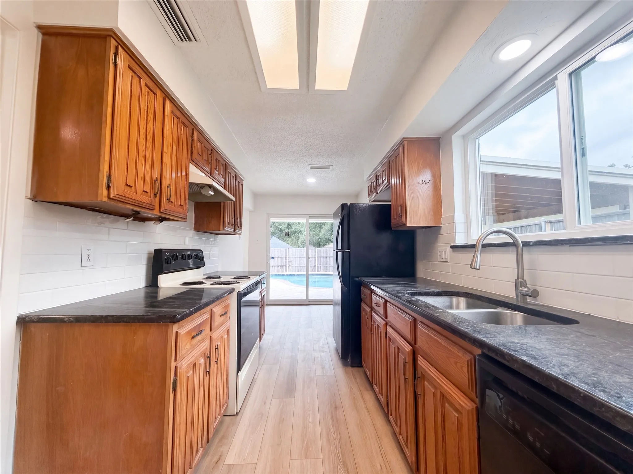 Single Family Residence For Sale in Denton County , 1845 Santa Fe, Lewisville, Texas 75077, 3 Bedroom, 2 Bathroom, 2 Garage spaces, 1,507 Sqft, built in 1974, mls#21388683, Real Estate Agent in Lewisville, Homes For Sale in Denton county, Homes For Sale in Lewisville, Realtor in Lewisville Texas, Real Estate Brokerage Independent Realty Texas, Luminita Cordes Realtor