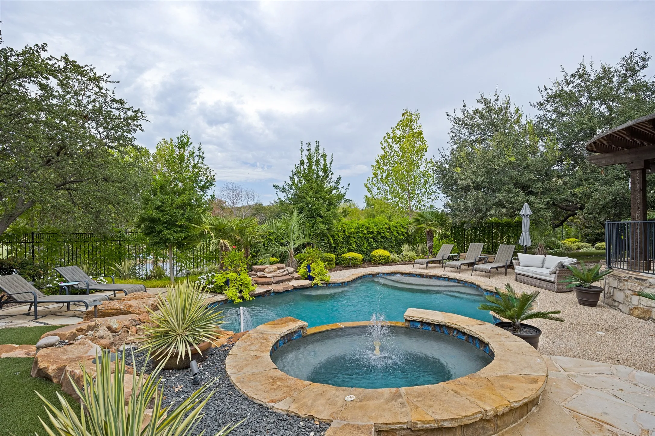 Single Family Residence For Sale in Denton County , 2613 Round Table Boulevard, Lewisville, Texas 75056, 5 Bedroom, 5 Bathroom, 4 Garage spaces, 6,000 Sqft, built in 2005, mls#21387413, Real Estate Agent in Lewisville, Homes For Sale in Denton county, Homes For Sale in Lewisville, Realtor in Lewisville Texas, Real Estate Brokerage Independent Realty Texas, Luminita Cordes Realtor