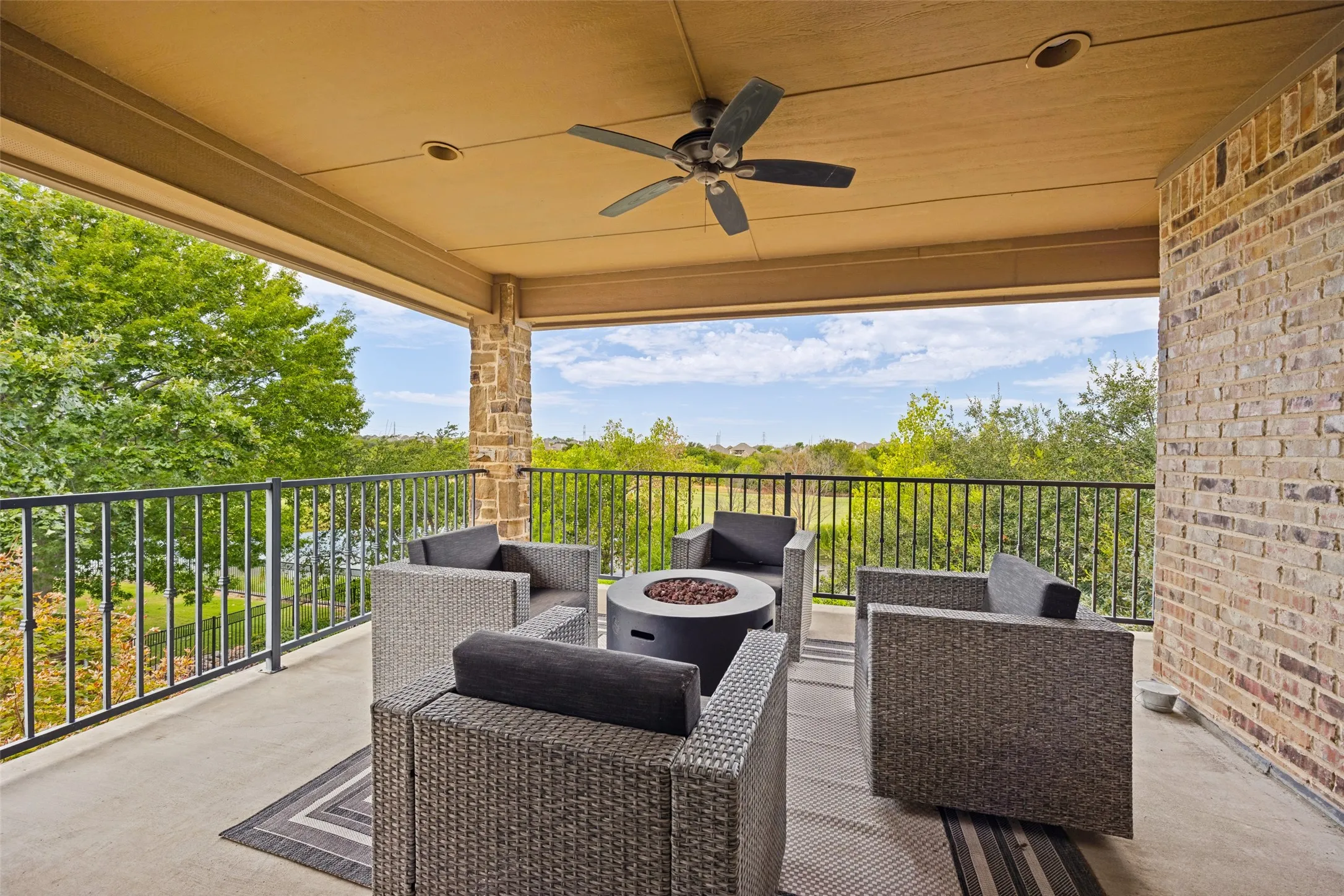 Single Family Residence For Sale in Denton County , 2613 Round Table Boulevard, Lewisville, Texas 75056, 5 Bedroom, 5 Bathroom, 4 Garage spaces, 6,000 Sqft, built in 2005, mls#21387413, Real Estate Agent in Lewisville, Homes For Sale in Denton county, Homes For Sale in Lewisville, Realtor in Lewisville Texas, Real Estate Brokerage Independent Realty Texas, Luminita Cordes Realtor