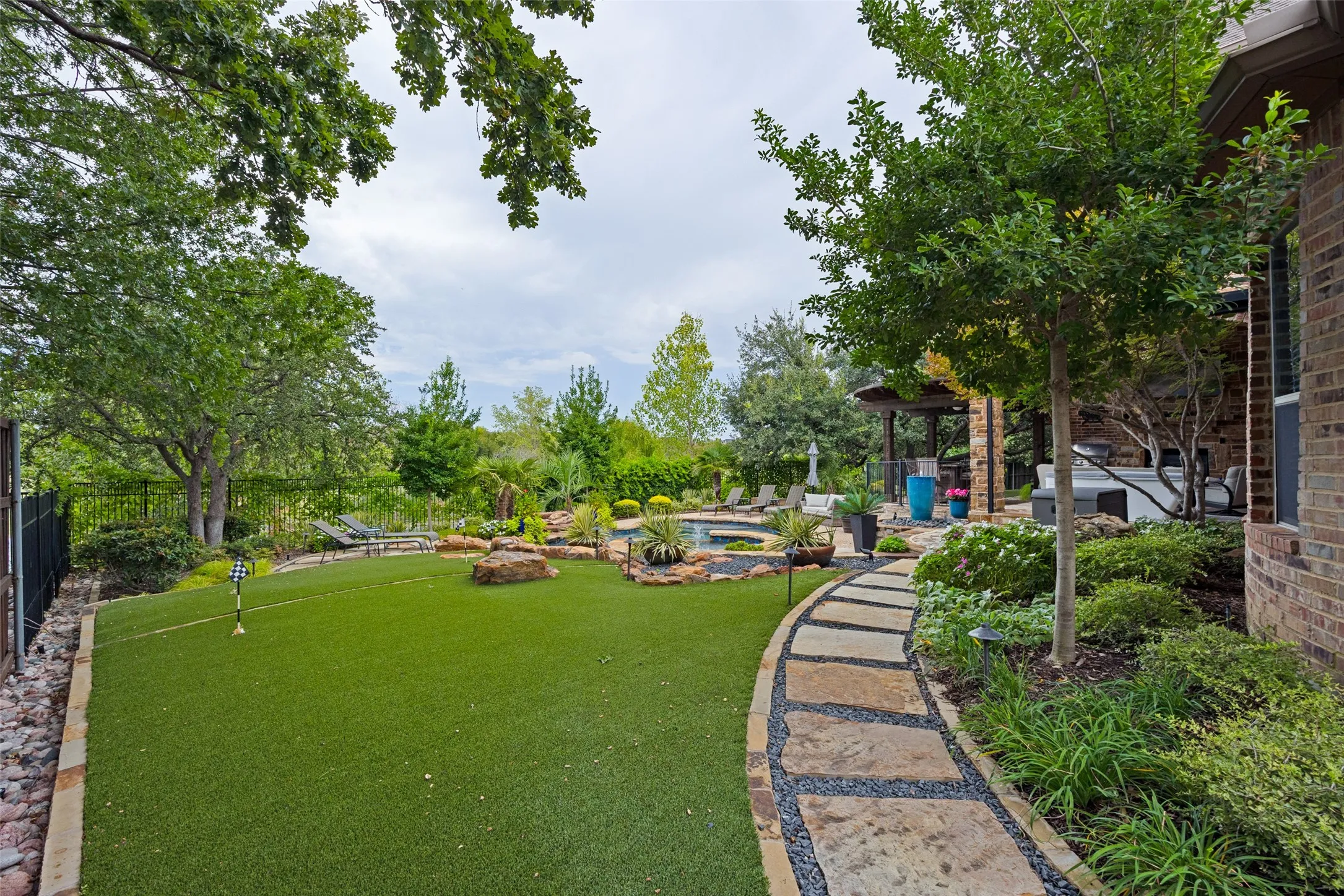 Single Family Residence For Sale in Denton County , 2613 Round Table Boulevard, Lewisville, Texas 75056, 5 Bedroom, 5 Bathroom, 4 Garage spaces, 6,000 Sqft, built in 2005, mls#21387413, Real Estate Agent in Lewisville, Homes For Sale in Denton county, Homes For Sale in Lewisville, Realtor in Lewisville Texas, Real Estate Brokerage Independent Realty Texas, Luminita Cordes Realtor