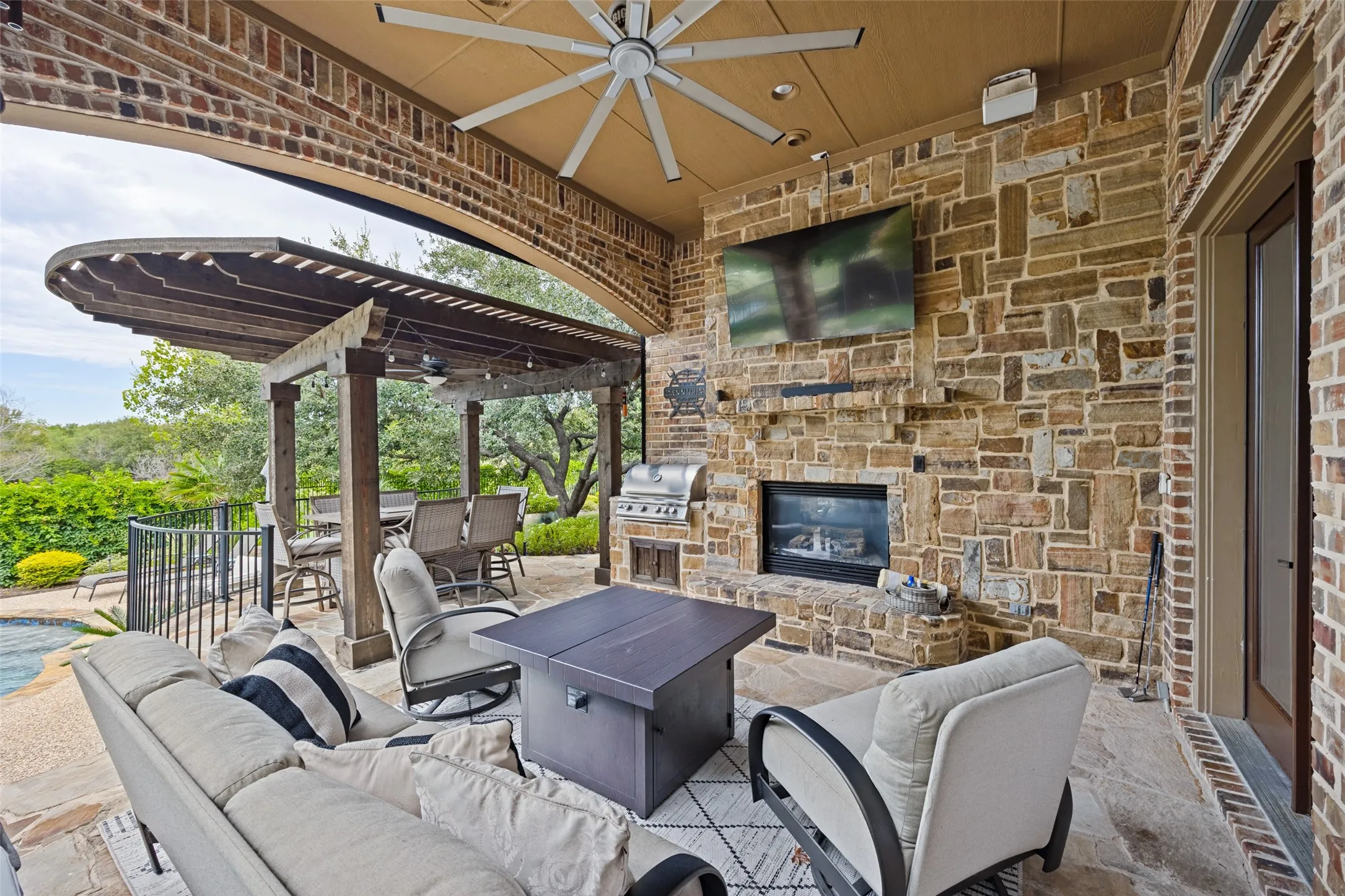 Single Family Residence For Sale in Denton County , 2613 Round Table Boulevard, Lewisville, Texas 75056, 5 Bedroom, 5 Bathroom, 4 Garage spaces, 6,000 Sqft, built in 2005, mls#21387413, Real Estate Agent in Lewisville, Homes For Sale in Denton county, Homes For Sale in Lewisville, Realtor in Lewisville Texas, Real Estate Brokerage Independent Realty Texas, Luminita Cordes Realtor