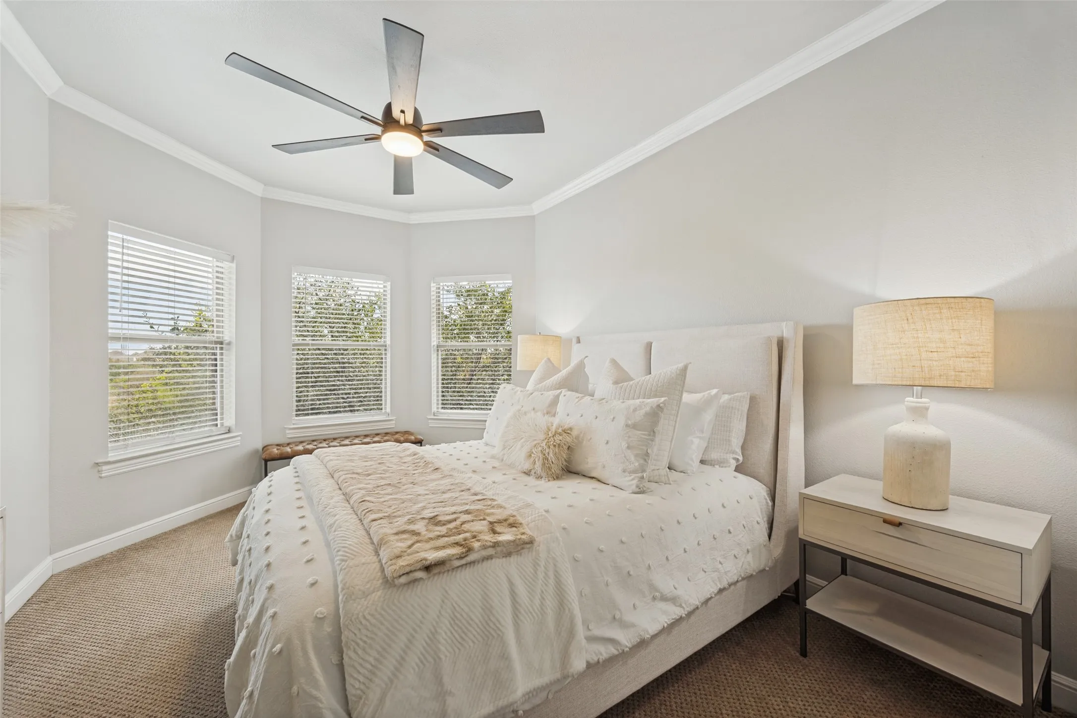 Single Family Residence For Sale in Denton County , 2613 Round Table Boulevard, Lewisville, Texas 75056, 5 Bedroom, 5 Bathroom, 4 Garage spaces, 6,000 Sqft, built in 2005, mls#21387413, Real Estate Agent in Lewisville, Homes For Sale in Denton county, Homes For Sale in Lewisville, Realtor in Lewisville Texas, Real Estate Brokerage Independent Realty Texas, Luminita Cordes Realtor