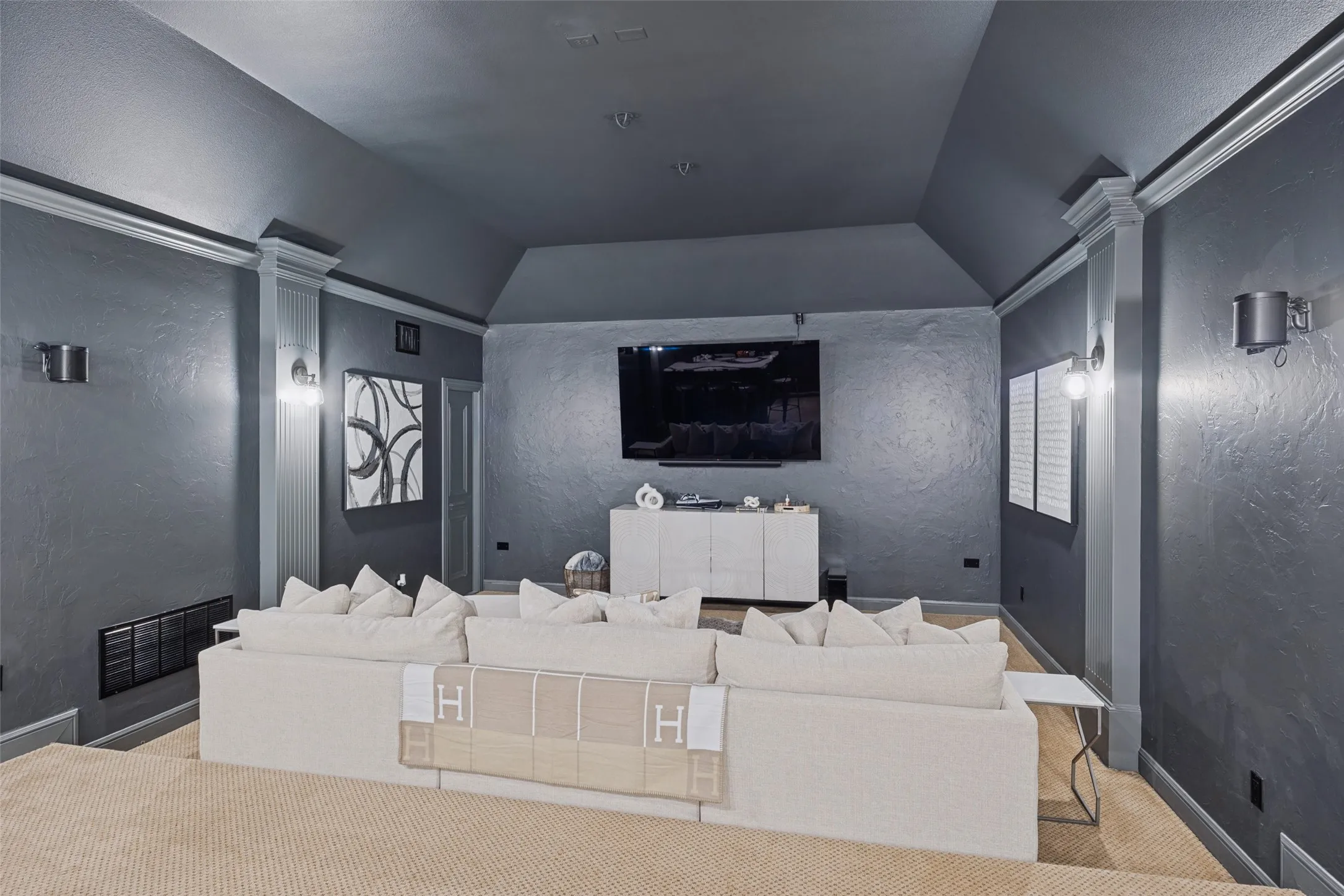 Single Family Residence For Sale in Denton County , 2613 Round Table Boulevard, Lewisville, Texas 75056, 5 Bedroom, 5 Bathroom, 4 Garage spaces, 6,000 Sqft, built in 2005, mls#21387413, Real Estate Agent in Lewisville, Homes For Sale in Denton county, Homes For Sale in Lewisville, Realtor in Lewisville Texas, Real Estate Brokerage Independent Realty Texas, Luminita Cordes Realtor