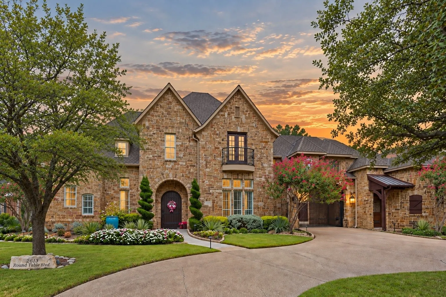 Single Family Residence For Sale in Denton County , 2613 Round Table Boulevard, Lewisville, Texas 75056, 5 Bedroom, 5 Bathroom, 4 Garage spaces, 6,000 Sqft, built in 2005, mls#21387413, Real Estate Agent in Lewisville, Homes For Sale in Denton county, Homes For Sale in Lewisville, Realtor in Lewisville Texas, Real Estate Brokerage Independent Realty Texas, Luminita Cordes Realtor