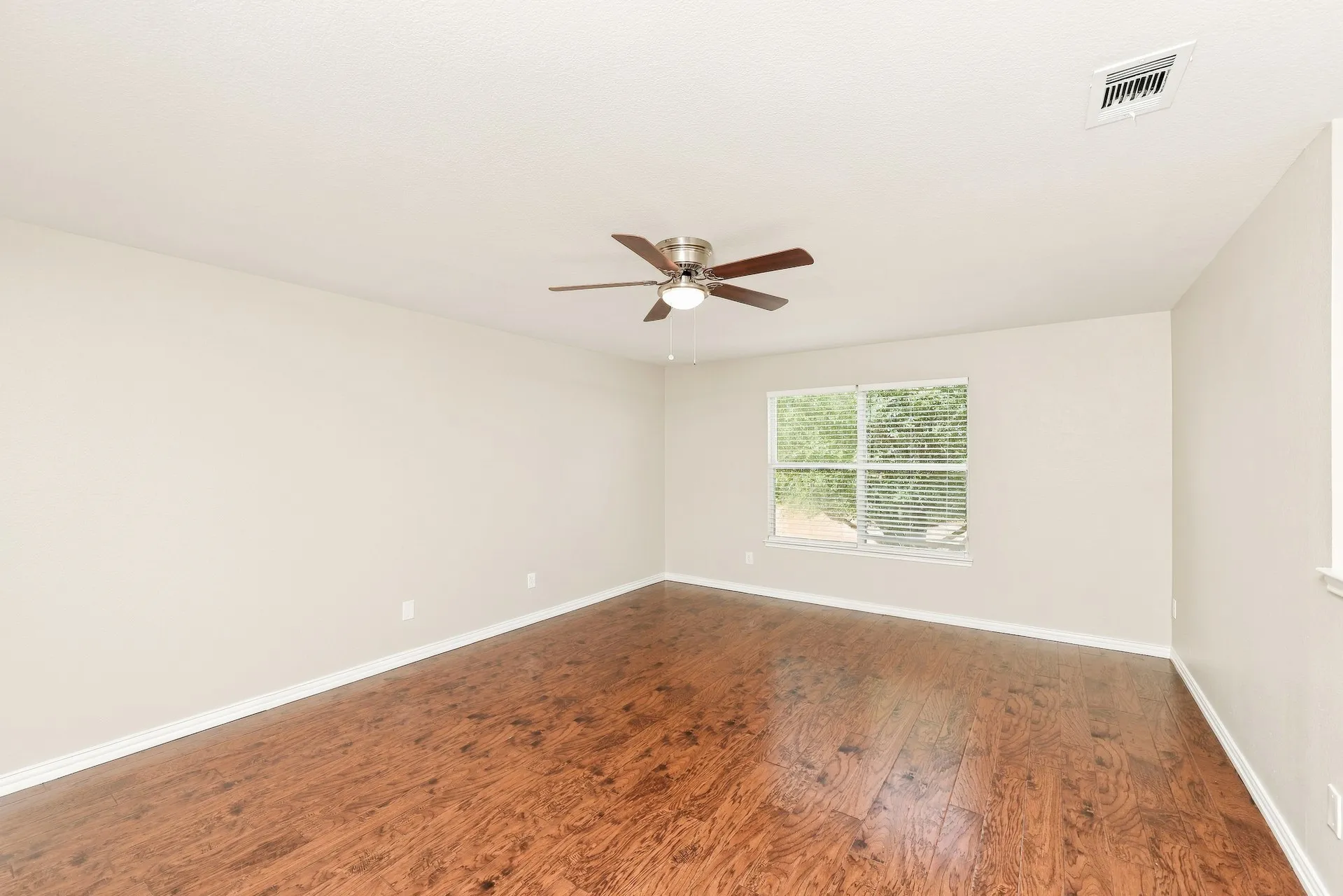 Single Family Residence For Sale in Ellis County , 3911 Alpha Way, Midlothian, Texas 76065, 4 Bedroom, 3 Bathroom, 2 Garage spaces, 2,587 Sqft, built in 2005, mls#21389539, Real Estate Agent in Midlothian, Homes For Sale in Ellis county, Homes For Sale in Midlothian, Realtor in Midlothian Texas, Real Estate Brokerage Independent Realty Texas, Luminita Cordes Realtor