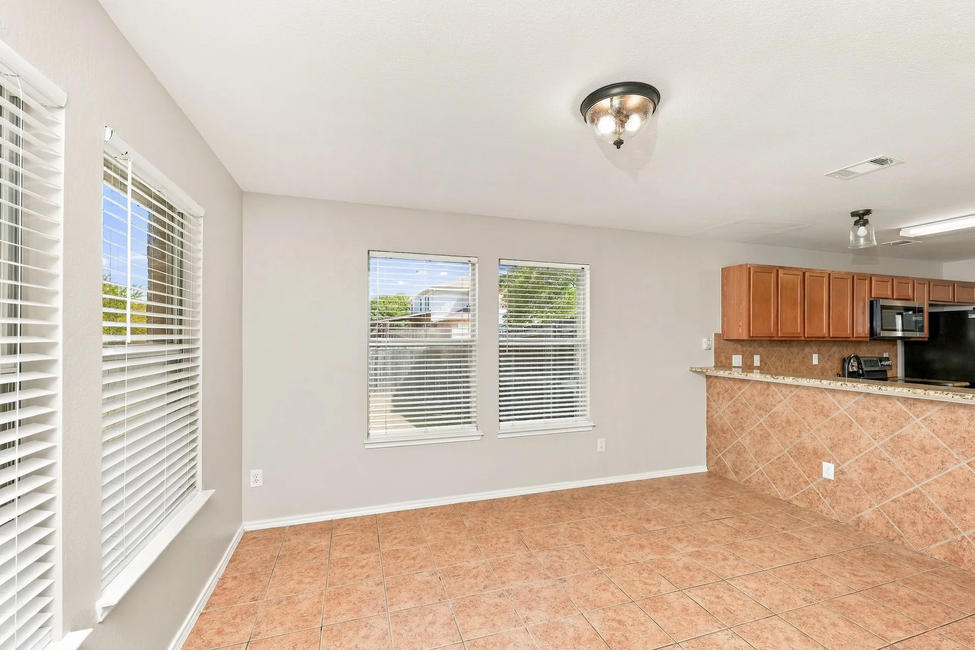 Single Family Residence For Sale in Ellis County , 3911 Alpha Way, Midlothian, Texas 76065, 4 Bedroom, 3 Bathroom, 2 Garage spaces, 2,587 Sqft, built in 2005, mls#21389539, Real Estate Agent in Midlothian, Homes For Sale in Ellis county, Homes For Sale in Midlothian, Realtor in Midlothian Texas, Real Estate Brokerage Independent Realty Texas, Luminita Cordes Realtor