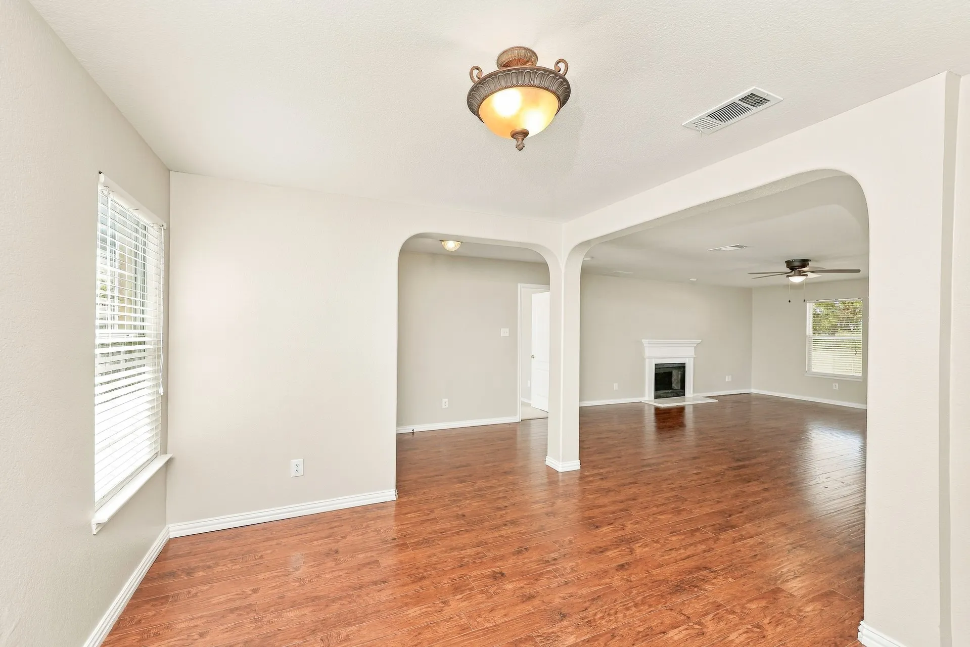 Single Family Residence For Sale in Ellis County , 3911 Alpha Way, Midlothian, Texas 76065, 4 Bedroom, 3 Bathroom, 2 Garage spaces, 2,587 Sqft, built in 2005, mls#21389539, Real Estate Agent in Midlothian, Homes For Sale in Ellis county, Homes For Sale in Midlothian, Realtor in Midlothian Texas, Real Estate Brokerage Independent Realty Texas, Luminita Cordes Realtor