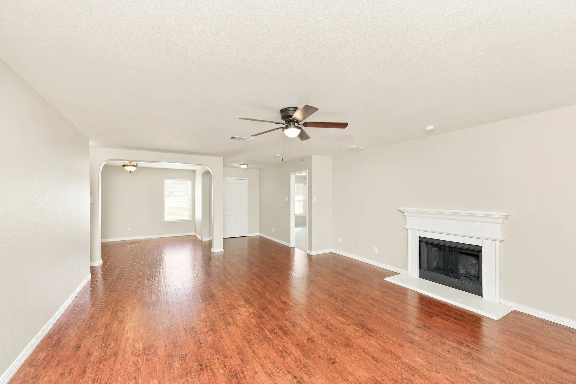 Single Family Residence For Sale in Ellis County , 3911 Alpha Way, Midlothian, Texas 76065, 4 Bedroom, 3 Bathroom, 2 Garage spaces, 2,587 Sqft, built in 2005, mls#21389539, Real Estate Agent in Midlothian, Homes For Sale in Ellis county, Homes For Sale in Midlothian, Realtor in Midlothian Texas, Real Estate Brokerage Independent Realty Texas, Luminita Cordes Realtor