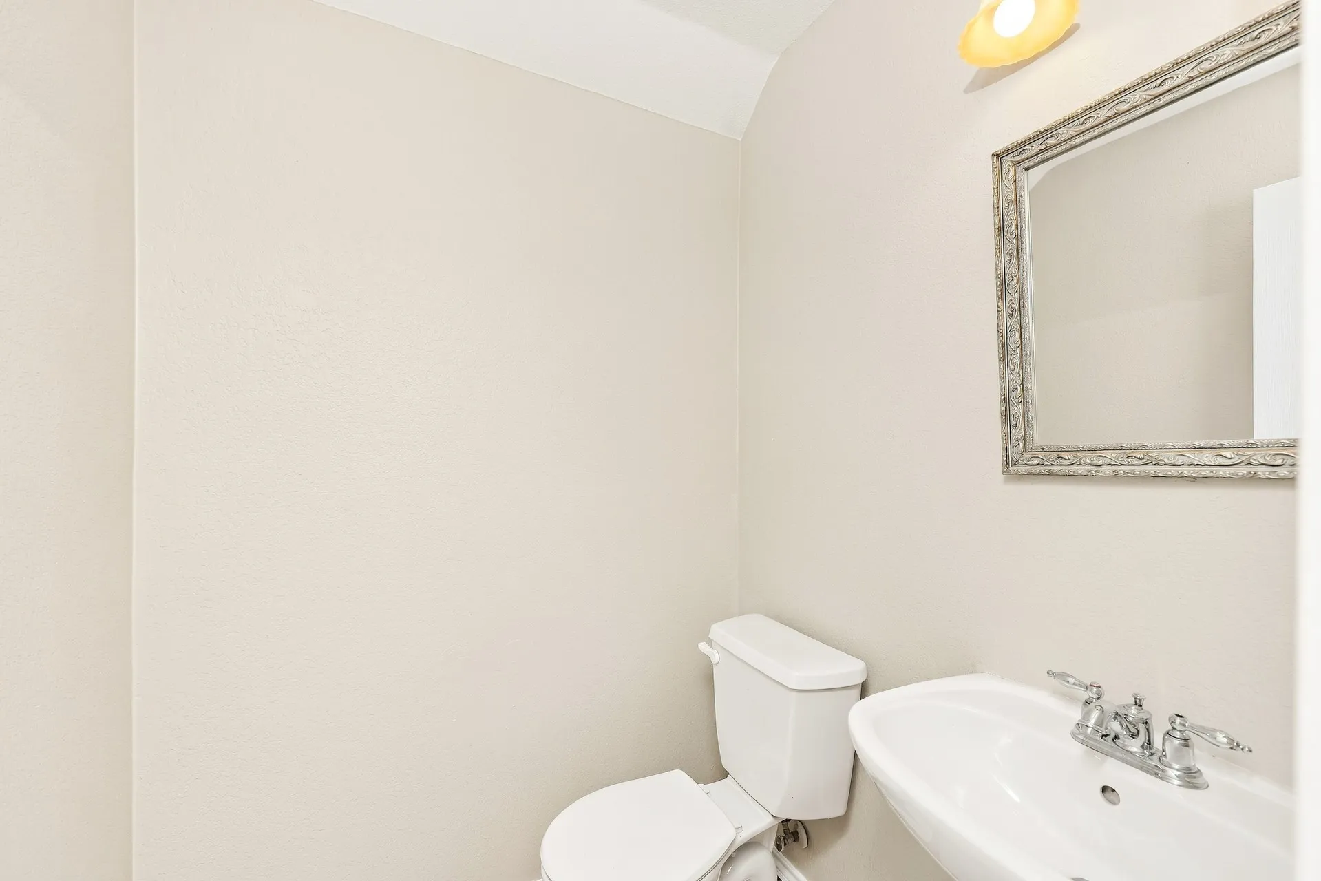 Single Family Residence For Sale in Ellis County , 3911 Alpha Way, Midlothian, Texas 76065, 4 Bedroom, 3 Bathroom, 2 Garage spaces, 2,587 Sqft, built in 2005, mls#21389539, Real Estate Agent in Midlothian, Homes For Sale in Ellis county, Homes For Sale in Midlothian, Realtor in Midlothian Texas, Real Estate Brokerage Independent Realty Texas, Luminita Cordes Realtor