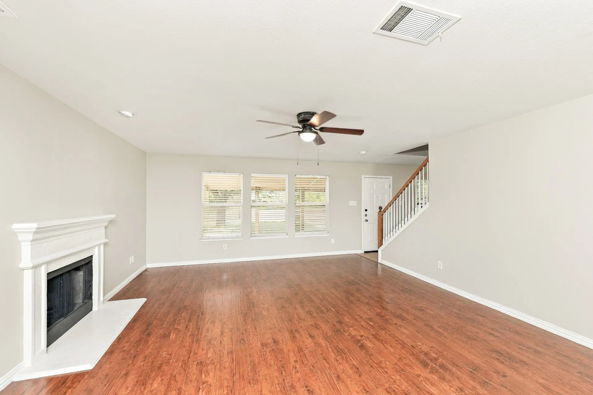 Single Family Residence For Sale in Ellis County , 3911 Alpha Way, Midlothian, Texas 76065, 4 Bedroom, 3 Bathroom, 2 Garage spaces, 2,587 Sqft, built in 2005, mls#21389539, Real Estate Agent in Midlothian, Homes For Sale in Ellis county, Homes For Sale in Midlothian, Realtor in Midlothian Texas, Real Estate Brokerage Independent Realty Texas, Luminita Cordes Realtor