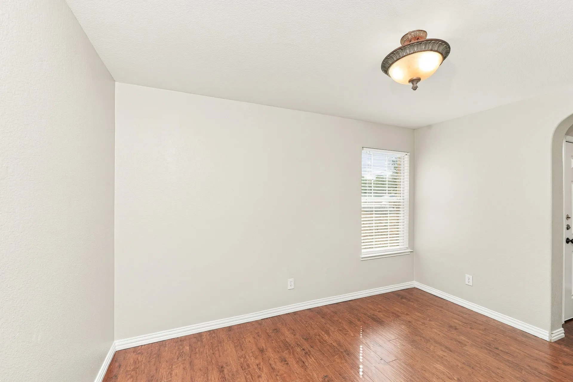 Single Family Residence For Sale in Ellis County , 3911 Alpha Way, Midlothian, Texas 76065, 4 Bedroom, 3 Bathroom, 2 Garage spaces, 2,587 Sqft, built in 2005, mls#21389539, Real Estate Agent in Midlothian, Homes For Sale in Ellis county, Homes For Sale in Midlothian, Realtor in Midlothian Texas, Real Estate Brokerage Independent Realty Texas, Luminita Cordes Realtor