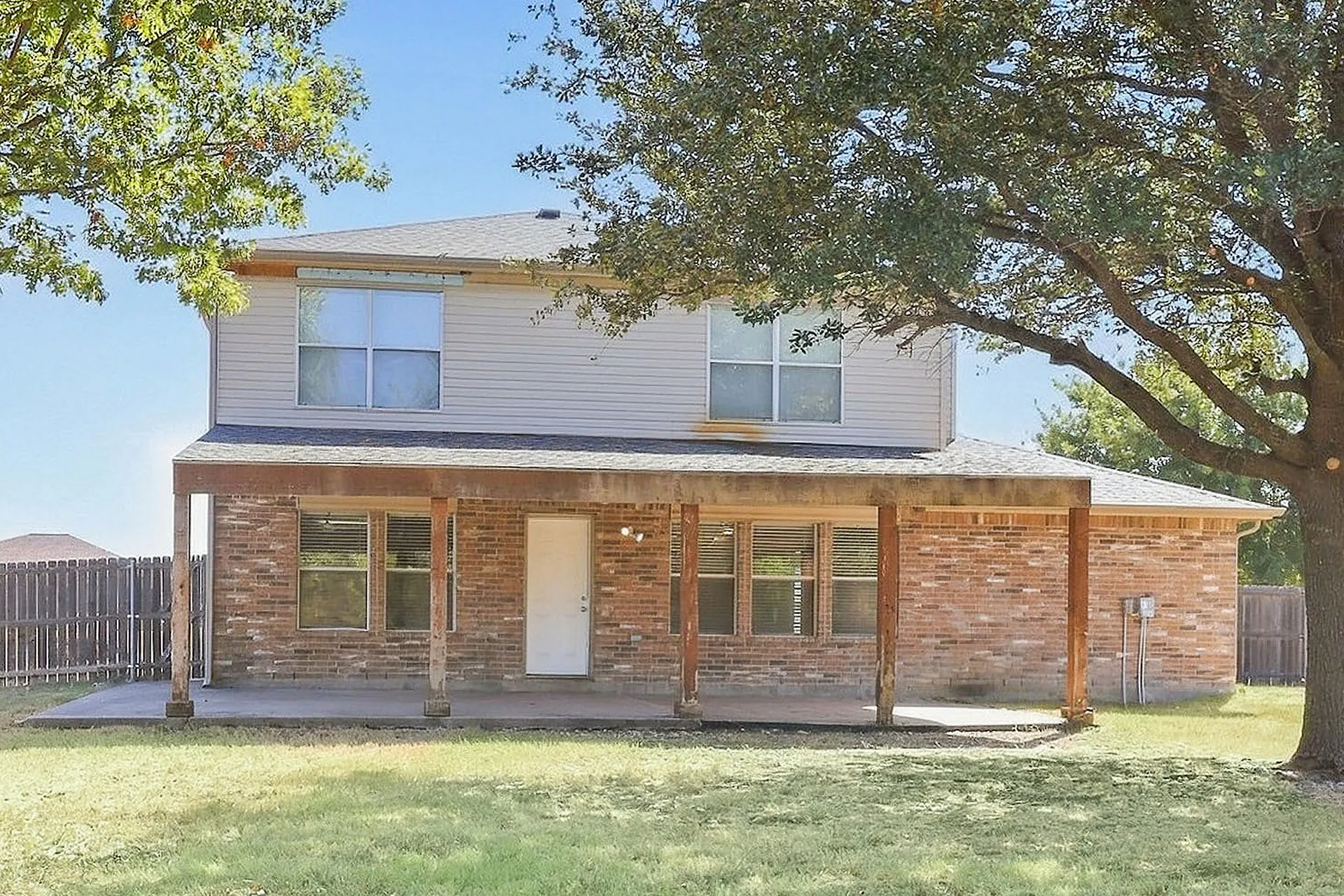 Single Family Residence For Sale in Ellis County , 3911 Alpha Way, Midlothian, Texas 76065, 4 Bedroom, 3 Bathroom, 2 Garage spaces, 2,587 Sqft, built in 2005, mls#21389539, Real Estate Agent in Midlothian, Homes For Sale in Ellis county, Homes For Sale in Midlothian, Realtor in Midlothian Texas, Real Estate Brokerage Independent Realty Texas, Luminita Cordes Realtor