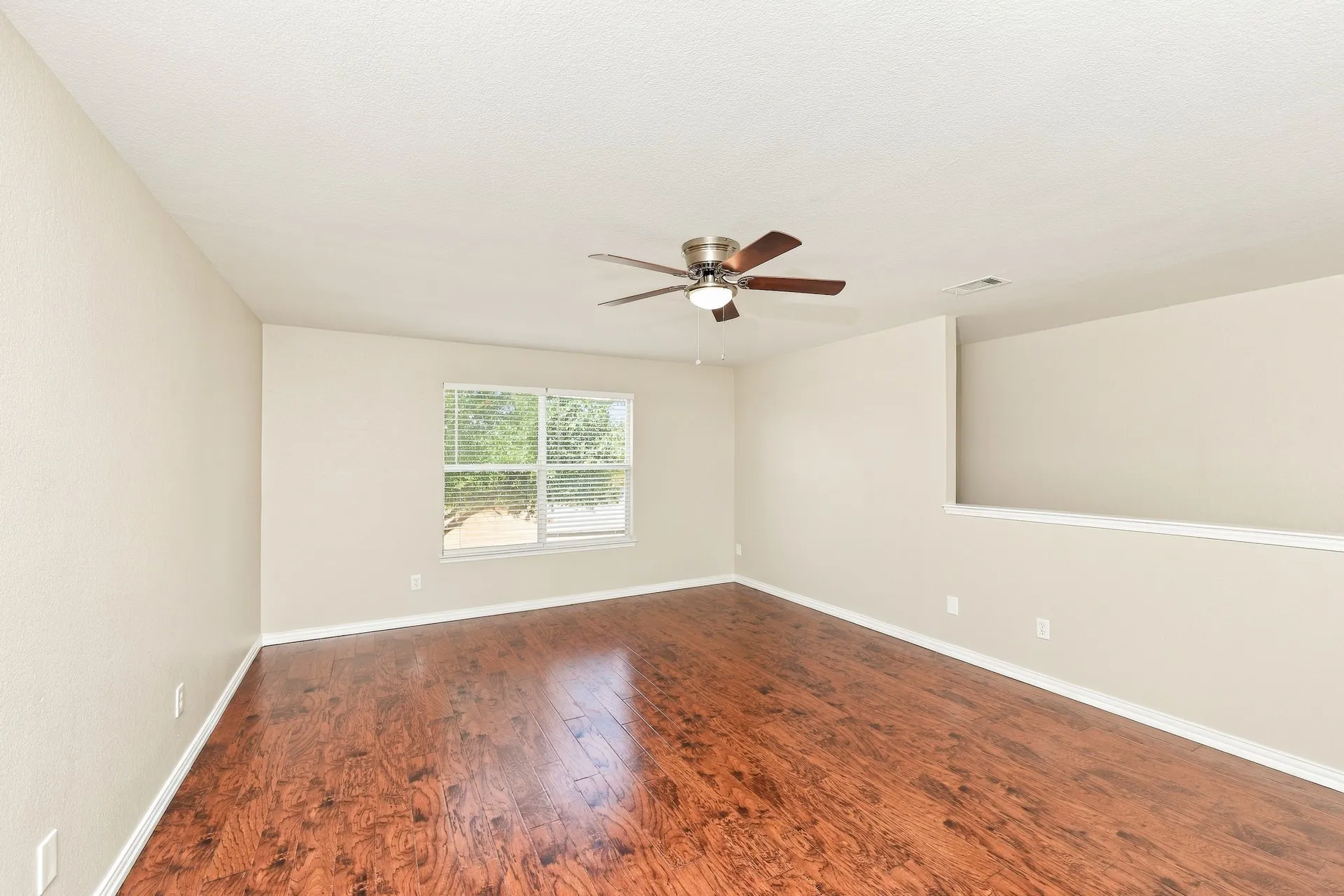 Single Family Residence For Sale in Ellis County , 3911 Alpha Way, Midlothian, Texas 76065, 4 Bedroom, 3 Bathroom, 2 Garage spaces, 2,587 Sqft, built in 2005, mls#21389539, Real Estate Agent in Midlothian, Homes For Sale in Ellis county, Homes For Sale in Midlothian, Realtor in Midlothian Texas, Real Estate Brokerage Independent Realty Texas, Luminita Cordes Realtor