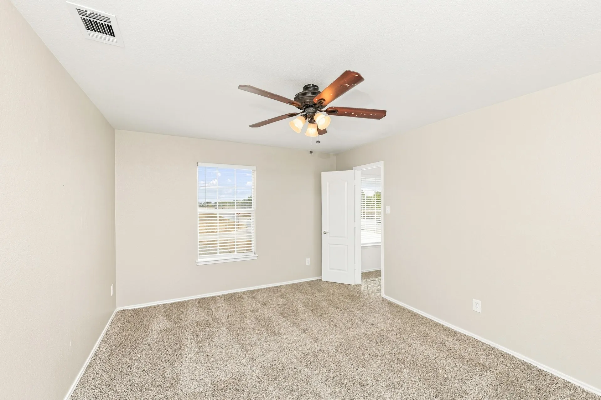 Single Family Residence For Sale in Ellis County , 3911 Alpha Way, Midlothian, Texas 76065, 4 Bedroom, 3 Bathroom, 2 Garage spaces, 2,587 Sqft, built in 2005, mls#21389539, Real Estate Agent in Midlothian, Homes For Sale in Ellis county, Homes For Sale in Midlothian, Realtor in Midlothian Texas, Real Estate Brokerage Independent Realty Texas, Luminita Cordes Realtor
