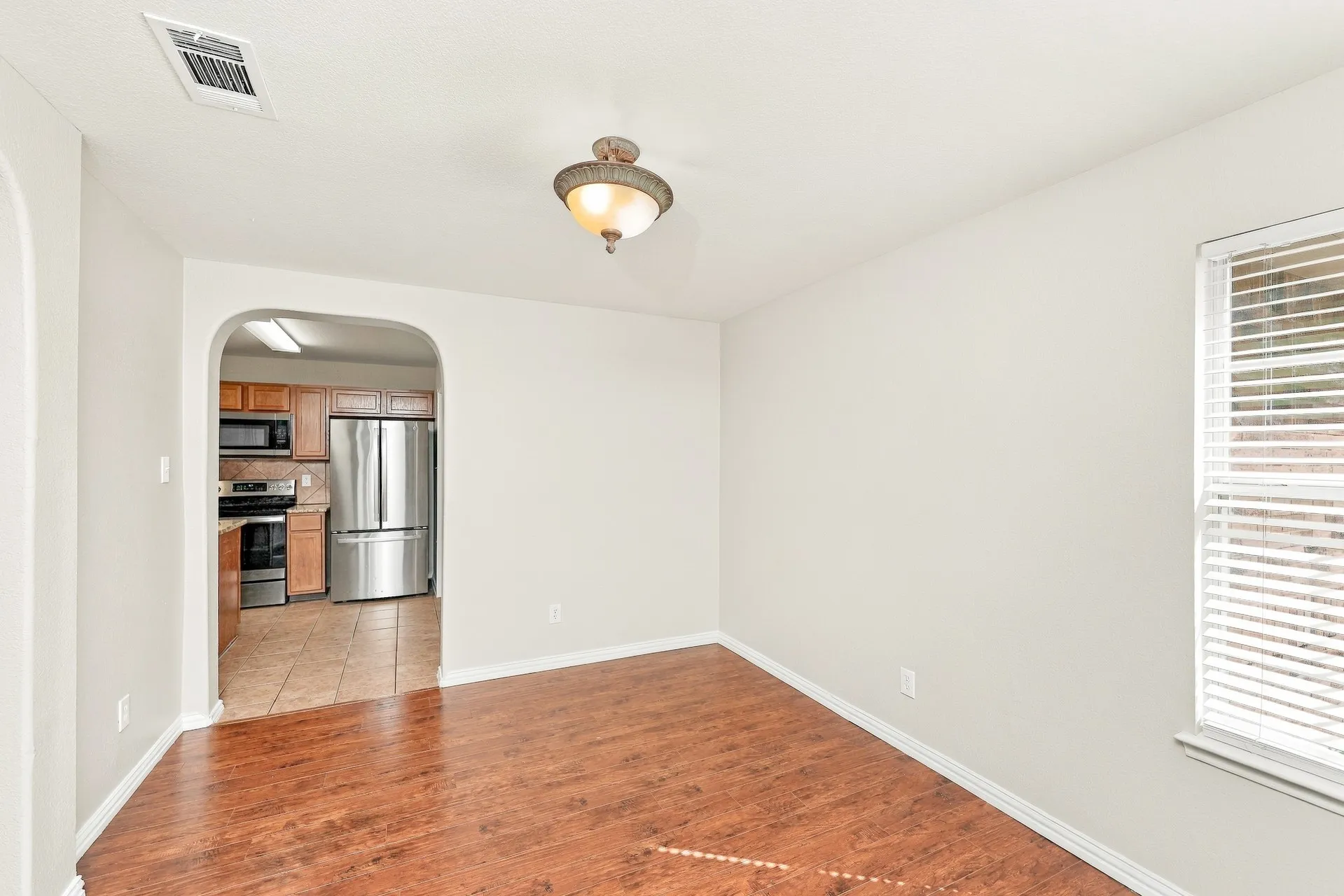 Single Family Residence For Sale in Ellis County , 3911 Alpha Way, Midlothian, Texas 76065, 4 Bedroom, 3 Bathroom, 2 Garage spaces, 2,587 Sqft, built in 2005, mls#21389539, Real Estate Agent in Midlothian, Homes For Sale in Ellis county, Homes For Sale in Midlothian, Realtor in Midlothian Texas, Real Estate Brokerage Independent Realty Texas, Luminita Cordes Realtor